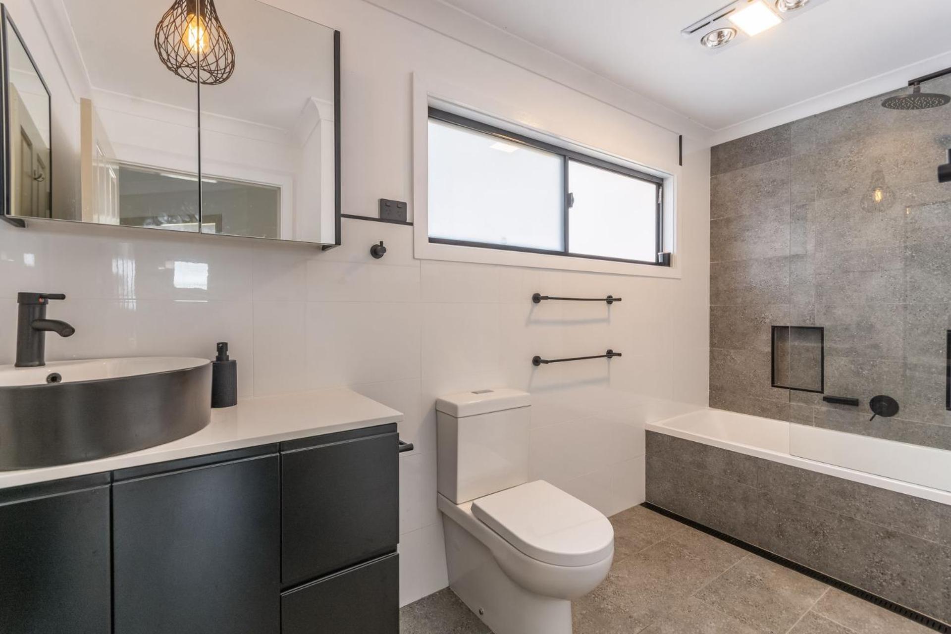 Bayview Beach House - Pet Friendly Holiday Home with a Pool - Holiday Yamba