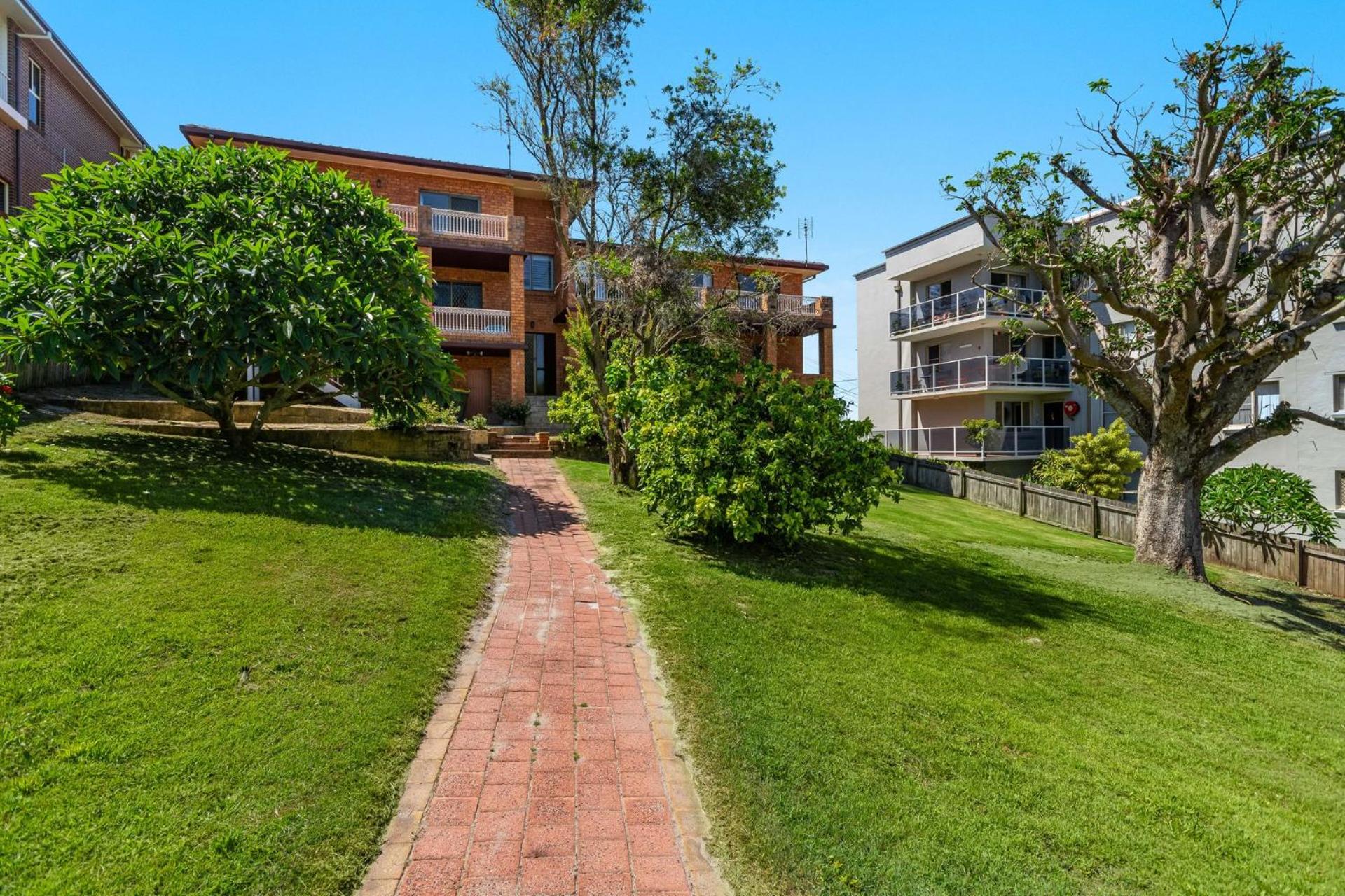 High ON Hill - Big, Bold & Beautiful - Holiday Yamba
