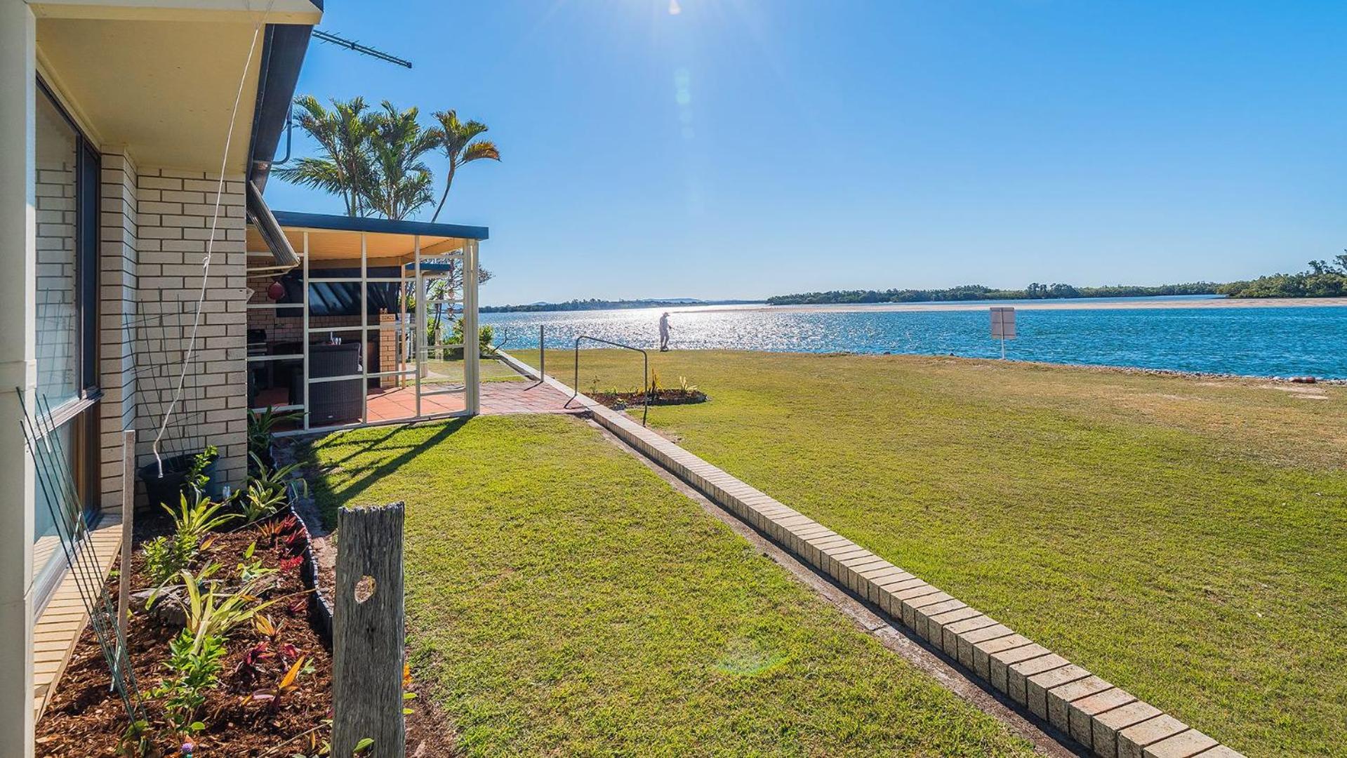 Peninsula Court Unit 10 - Absolute Riverside Bliss - Holiday Yamba