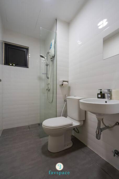 Lovely 4-bedroom condo with pool for 6 pax - Cheras