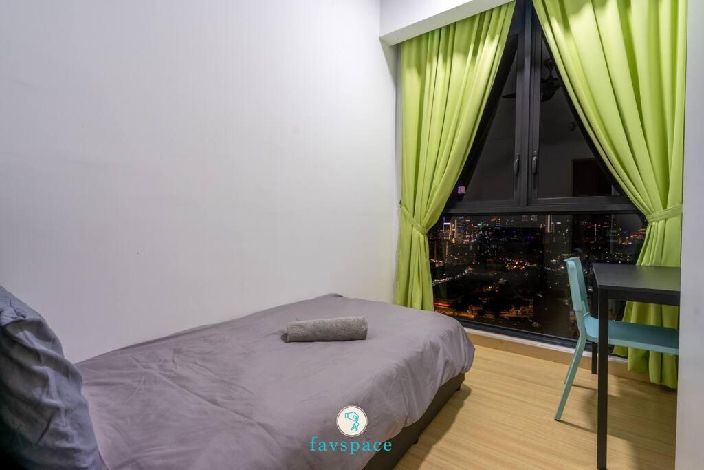 Lovely 4-bedroom condo with pool for 6 pax - Cheras