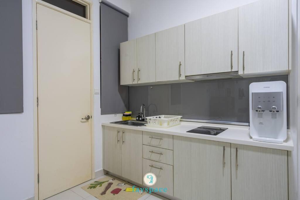 Lovely 4-bedroom condo with pool for 6 pax - Cheras