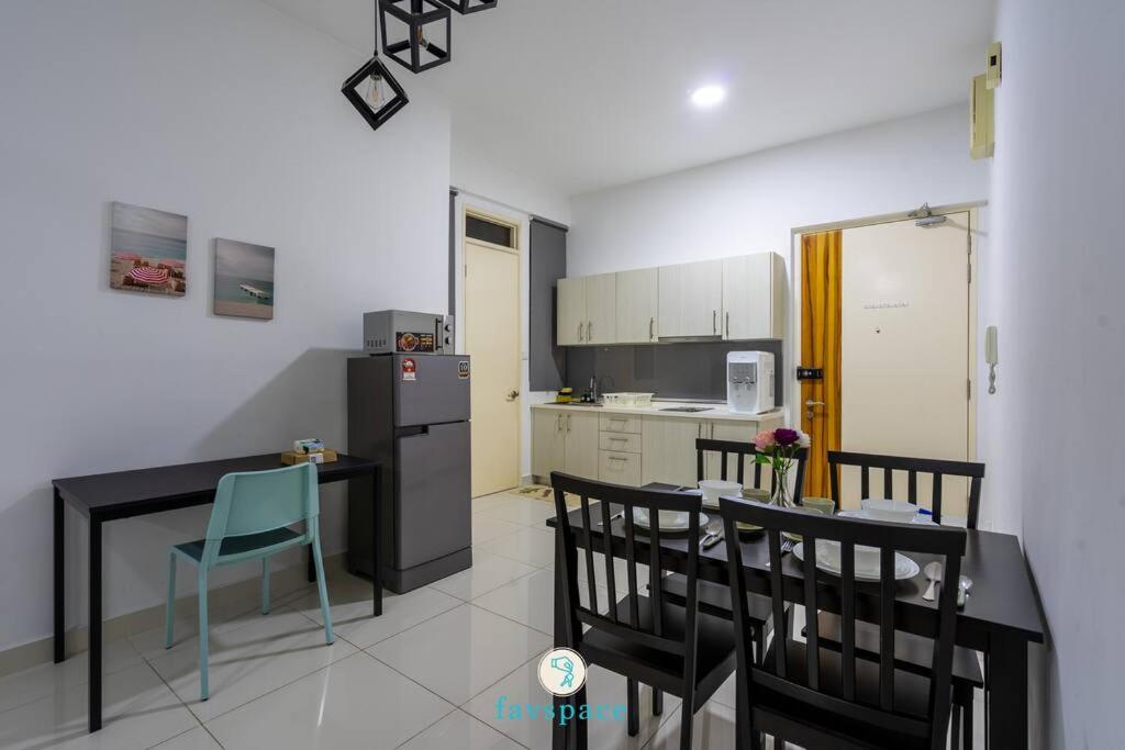 Lovely 4-bedroom condo with pool for 6 pax - Cheras