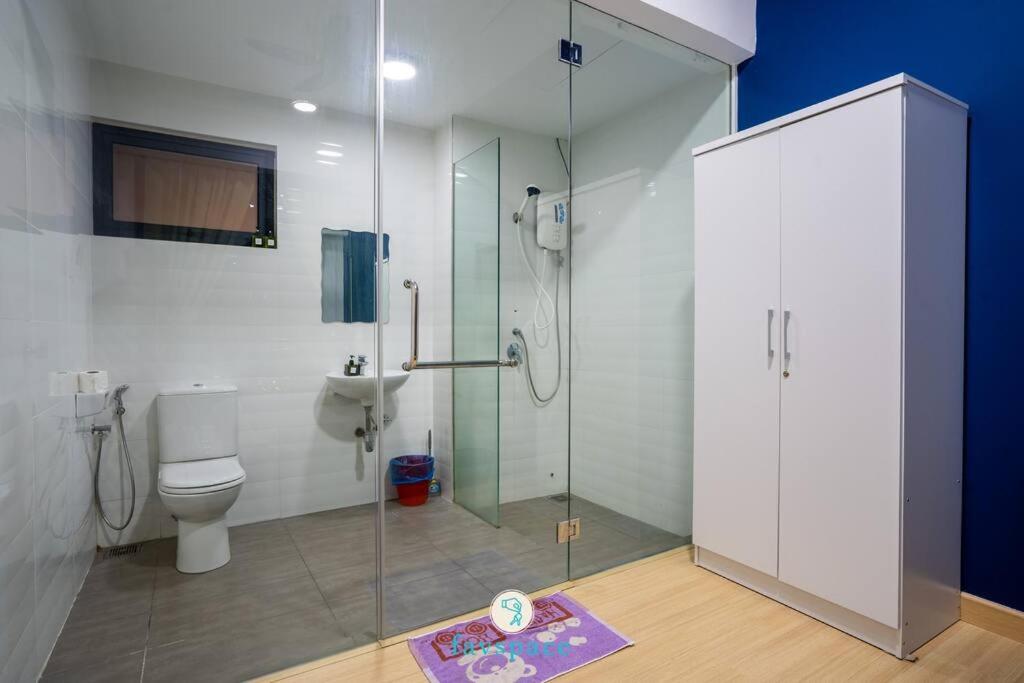 Lovely 4-bedroom condo with pool for 6 pax - Cheras