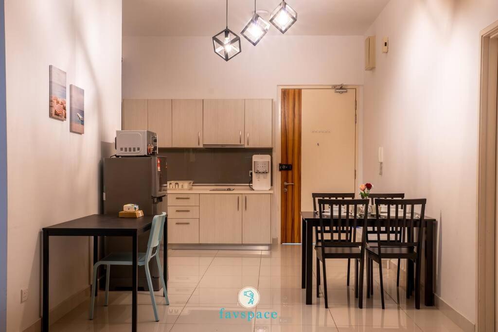 Lovely 4-bedroom condo with pool for 6 pax - Cheras
