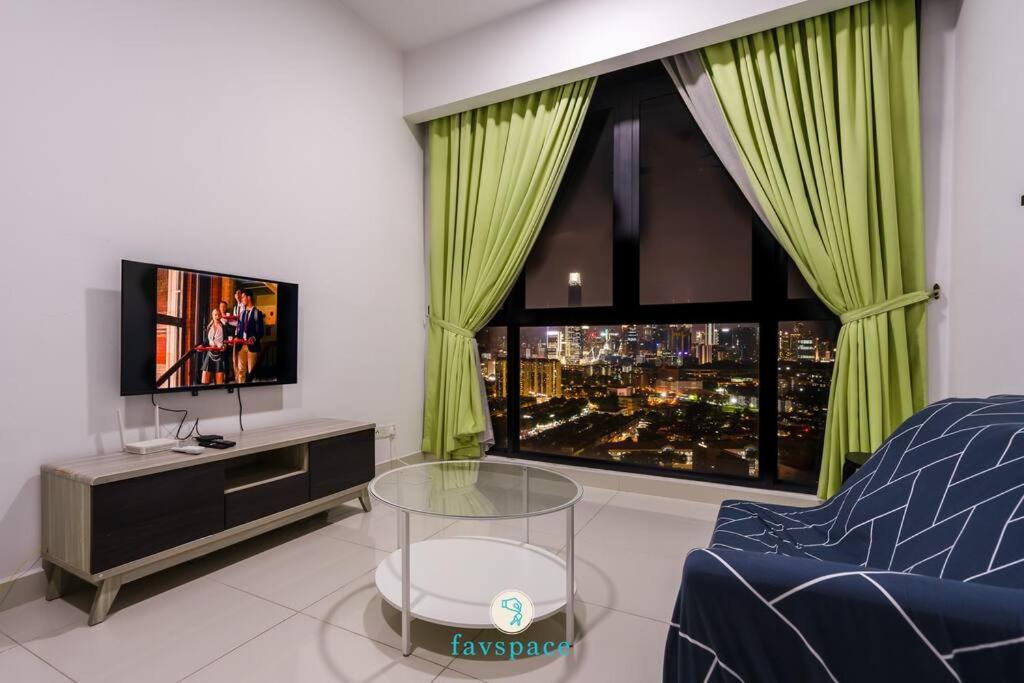 Lovely 4-bedroom condo with pool for 6 pax - Cheras