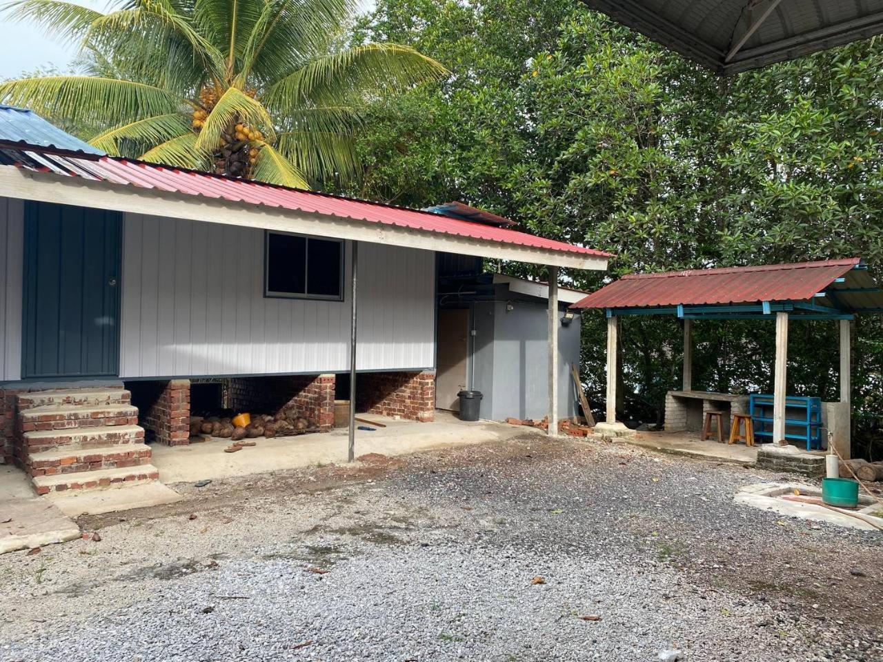CabinStay Cikgu Sungai Batu Besi photo 1
