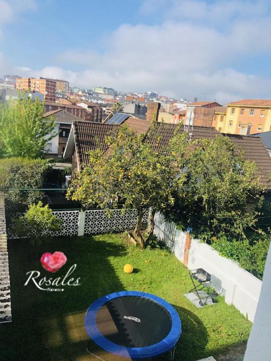 ROSALES Apartamento y jardín