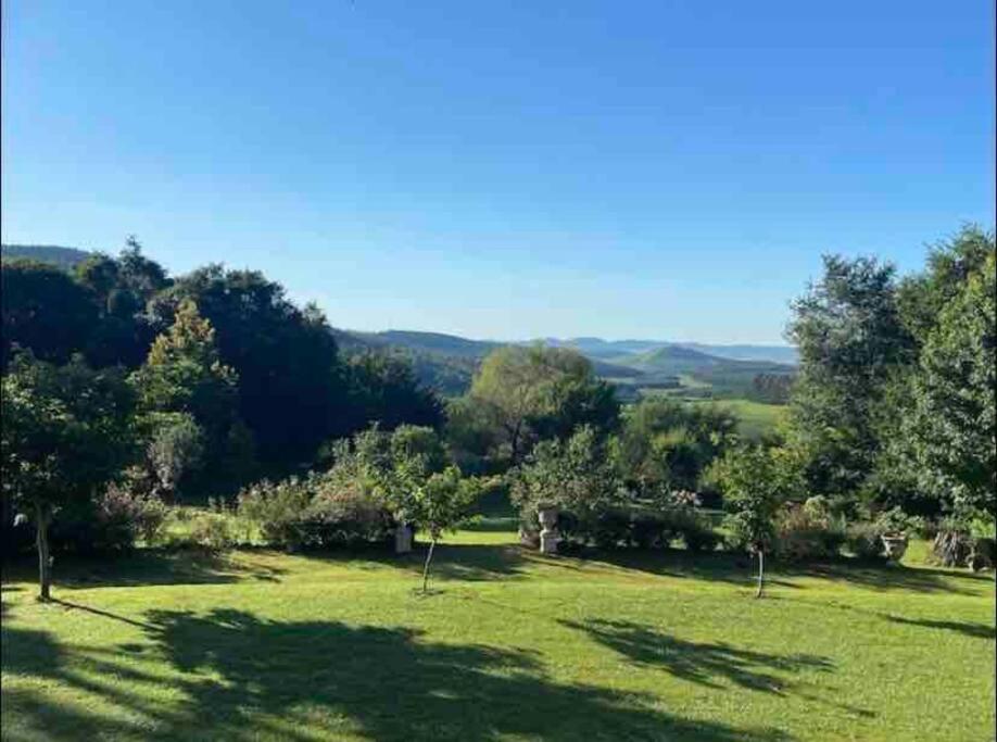 Yellowwoods Farm - WILLOUGHBYS COTTAGE and OLD STABLES COTTAGE view 3