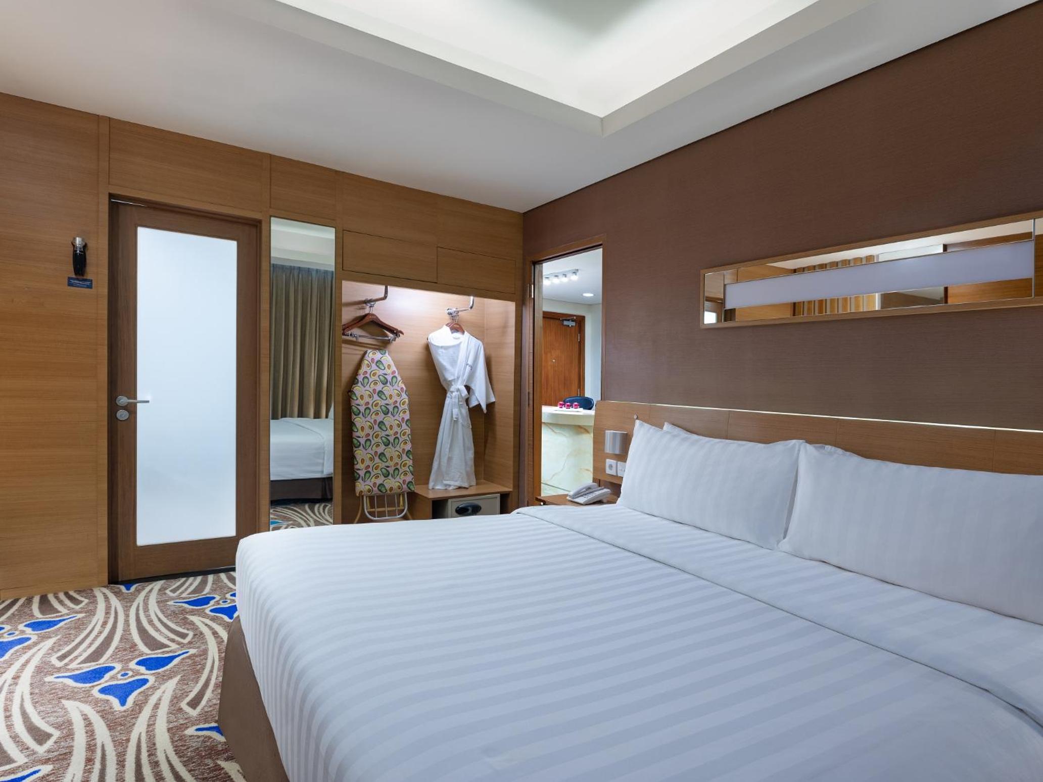 Solo Vacations - Aston Solo Hotel - Property Image 4