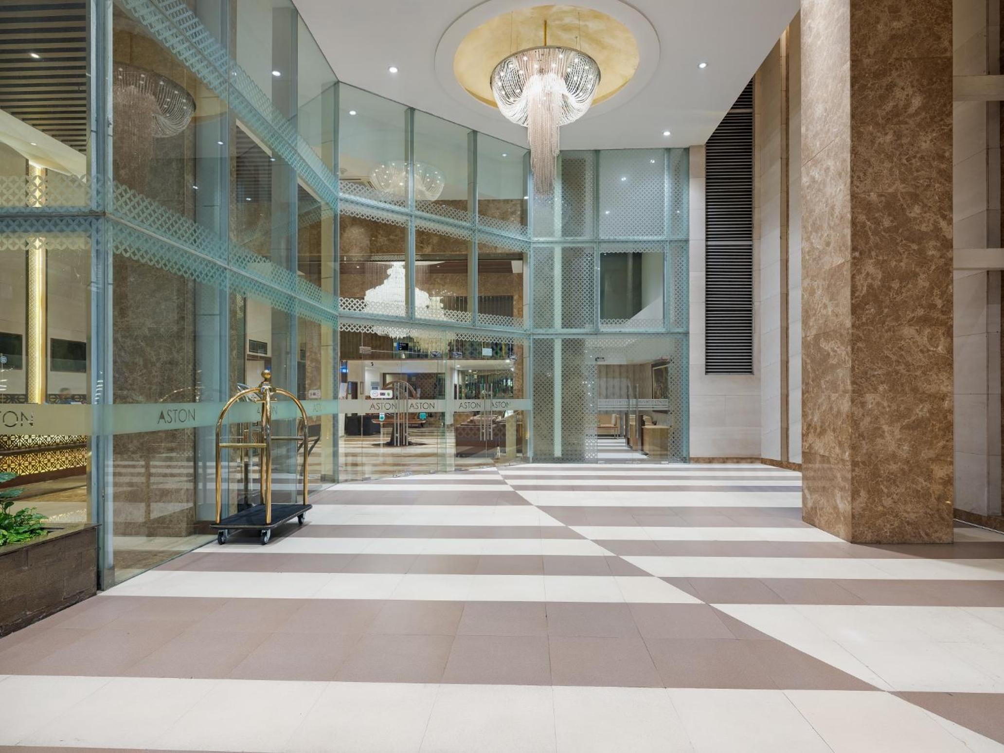 Solo Vacations - Aston Solo Hotel - Property Image 10