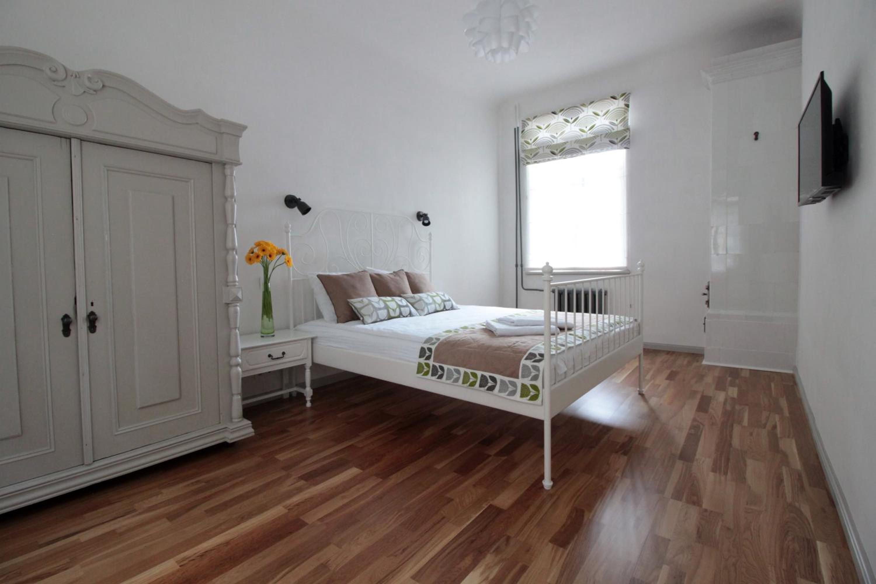 Charming 1BR apartment with bath in Quiet center of Riga - main view