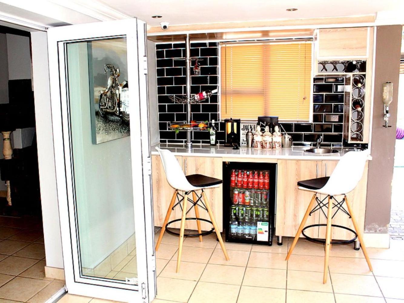 Comfort e Casa Lodge Near OR Tambo Airport view 3