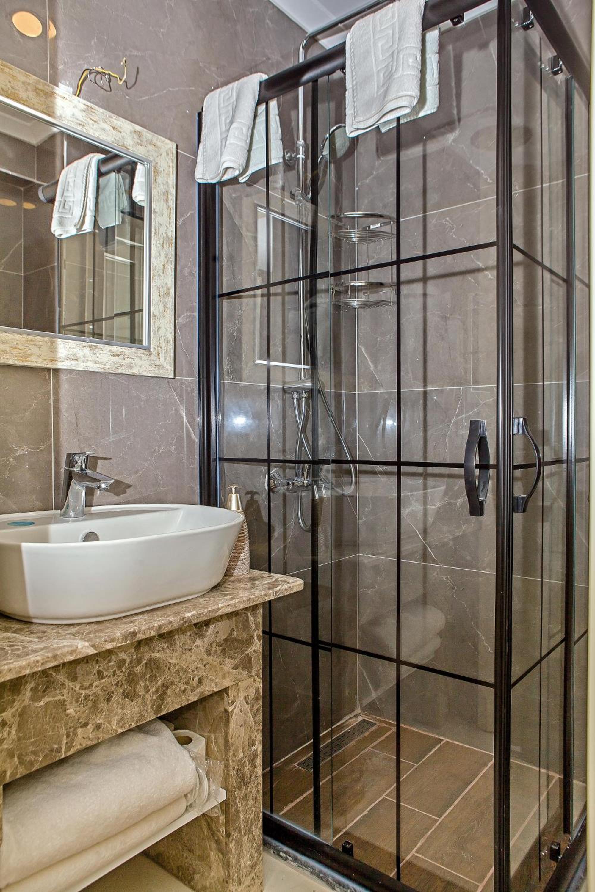 THE LEA HOTELS & SUITE - Image 32