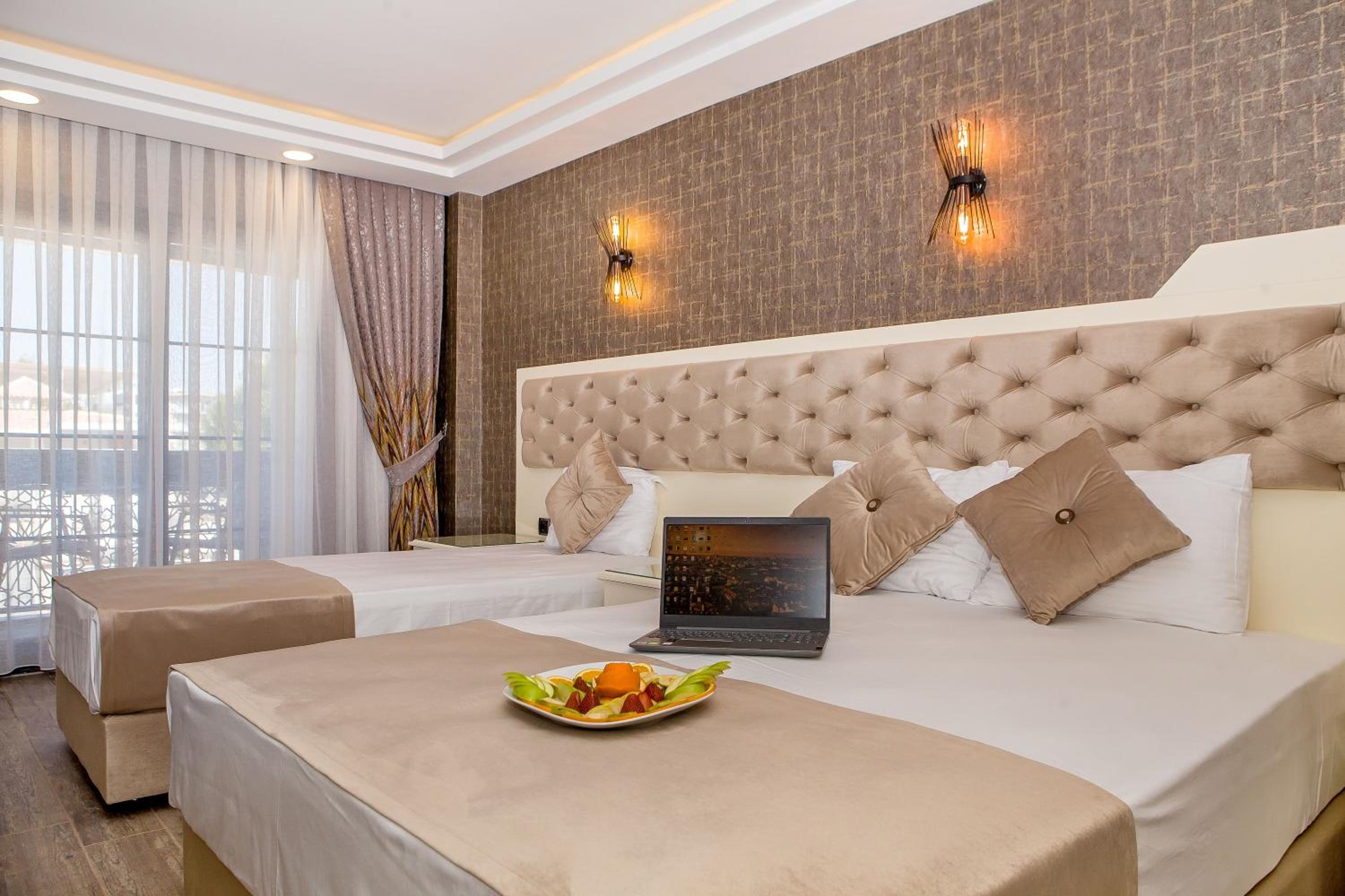 THE LEA HOTELS & SUITE - Image 43