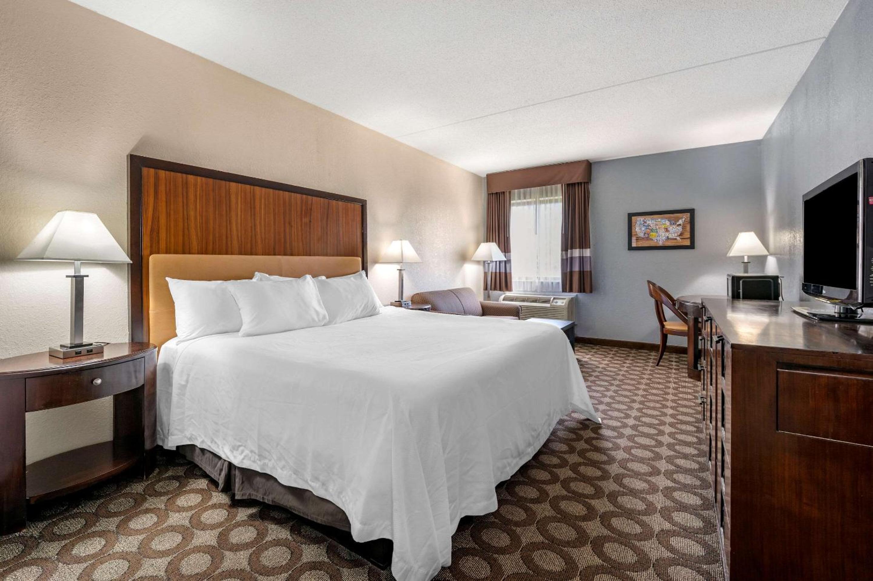 Econo Lodge Lafayette near University view 3