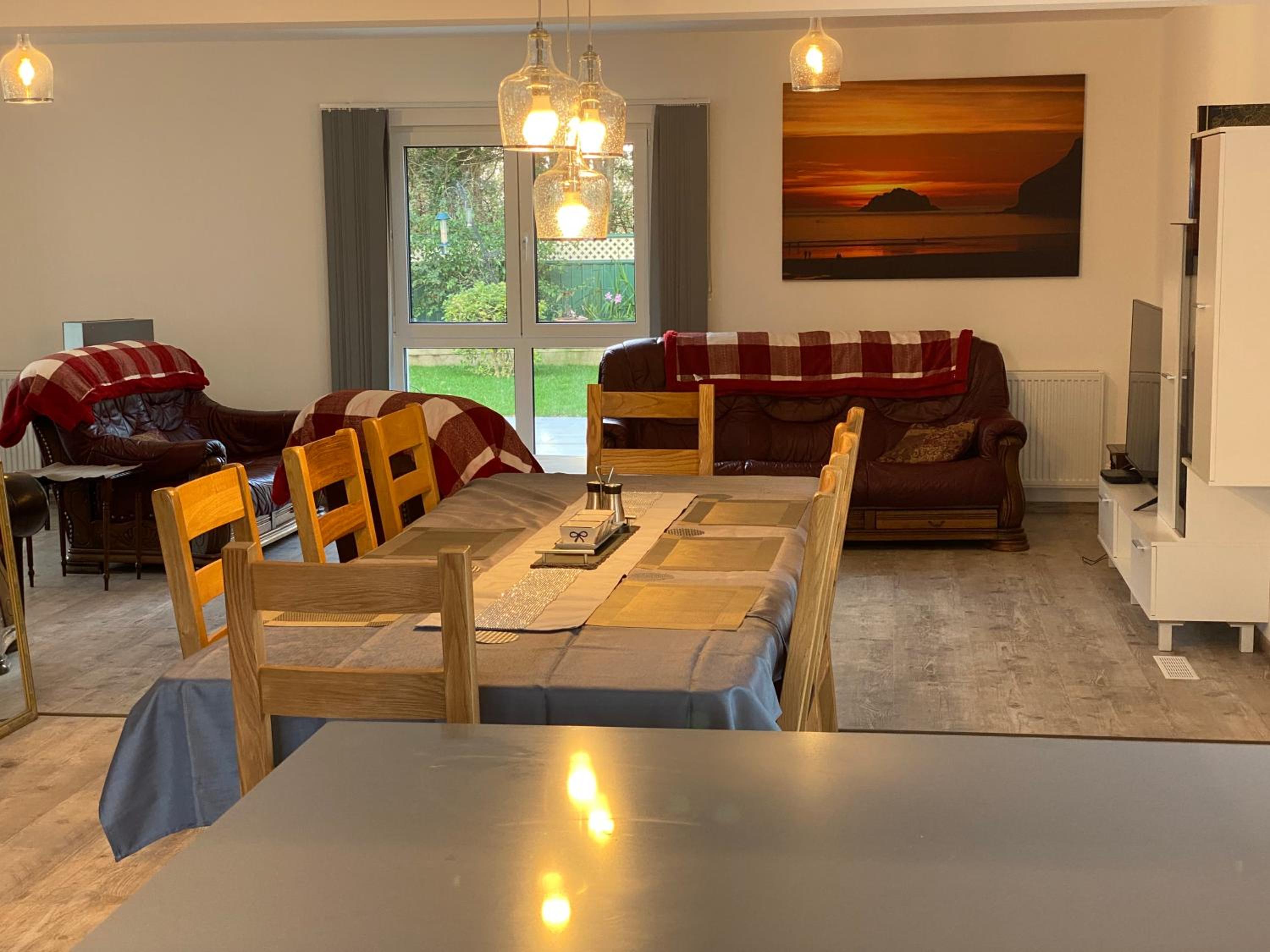 Sleeps8- EcoFriendly- KingBeds- FamilyFriendly view 5