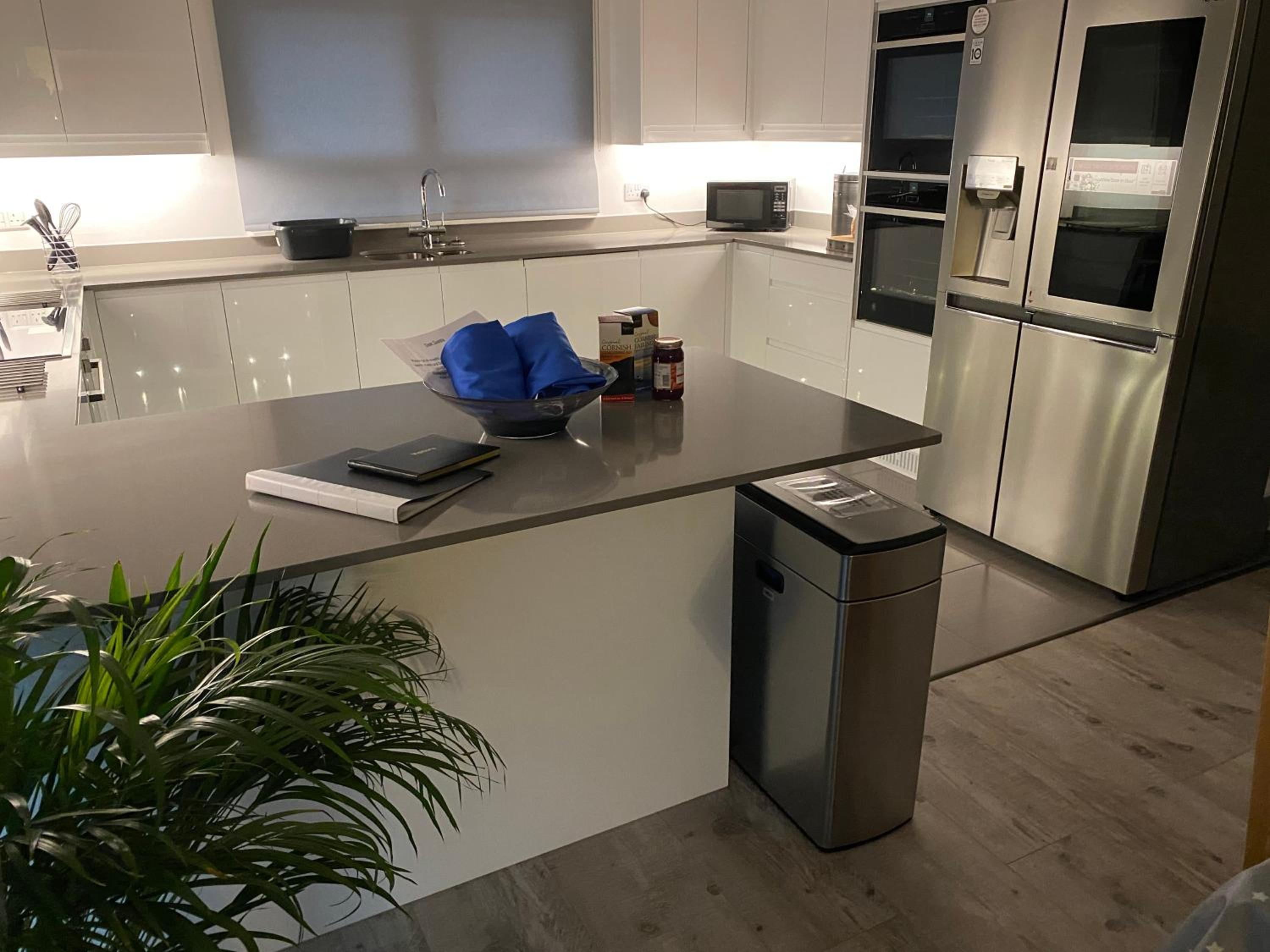 Sleeps8- EcoFriendly- KingBeds- FamilyFriendly view 4