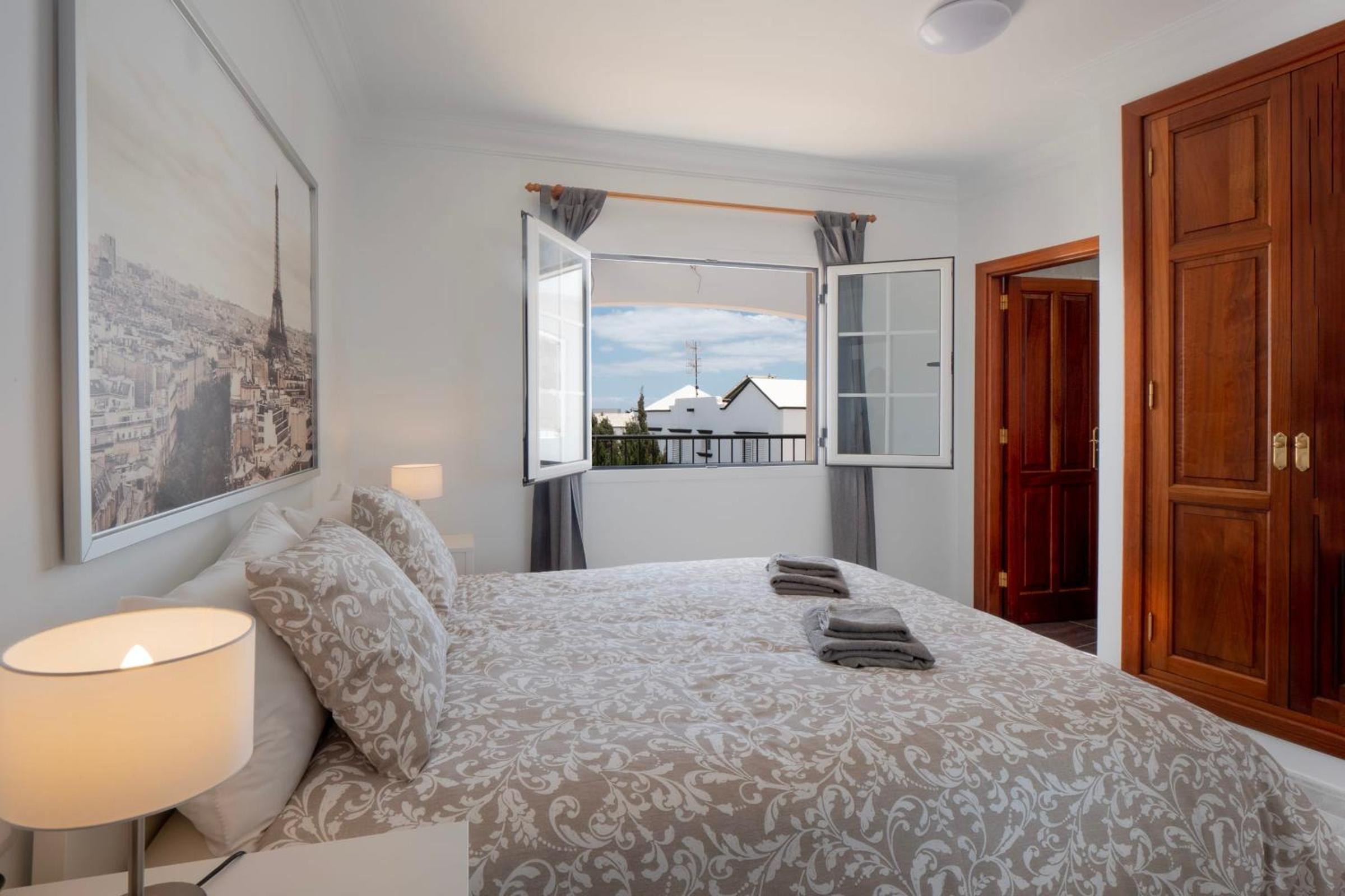 Comfortable and modern apartment next to the Avenida central in Tías view 4
