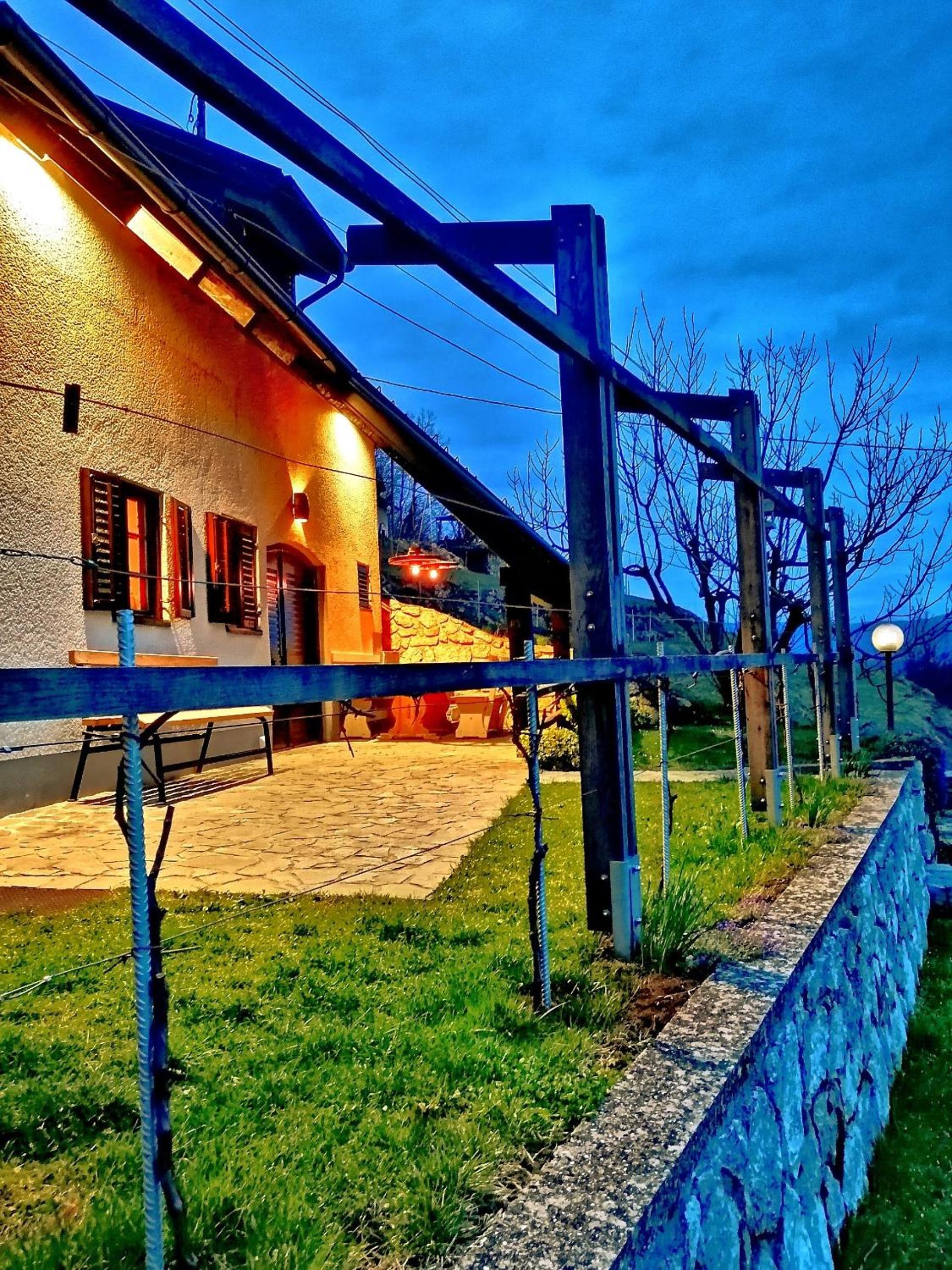 Vineyard cottage Podržaj view 5