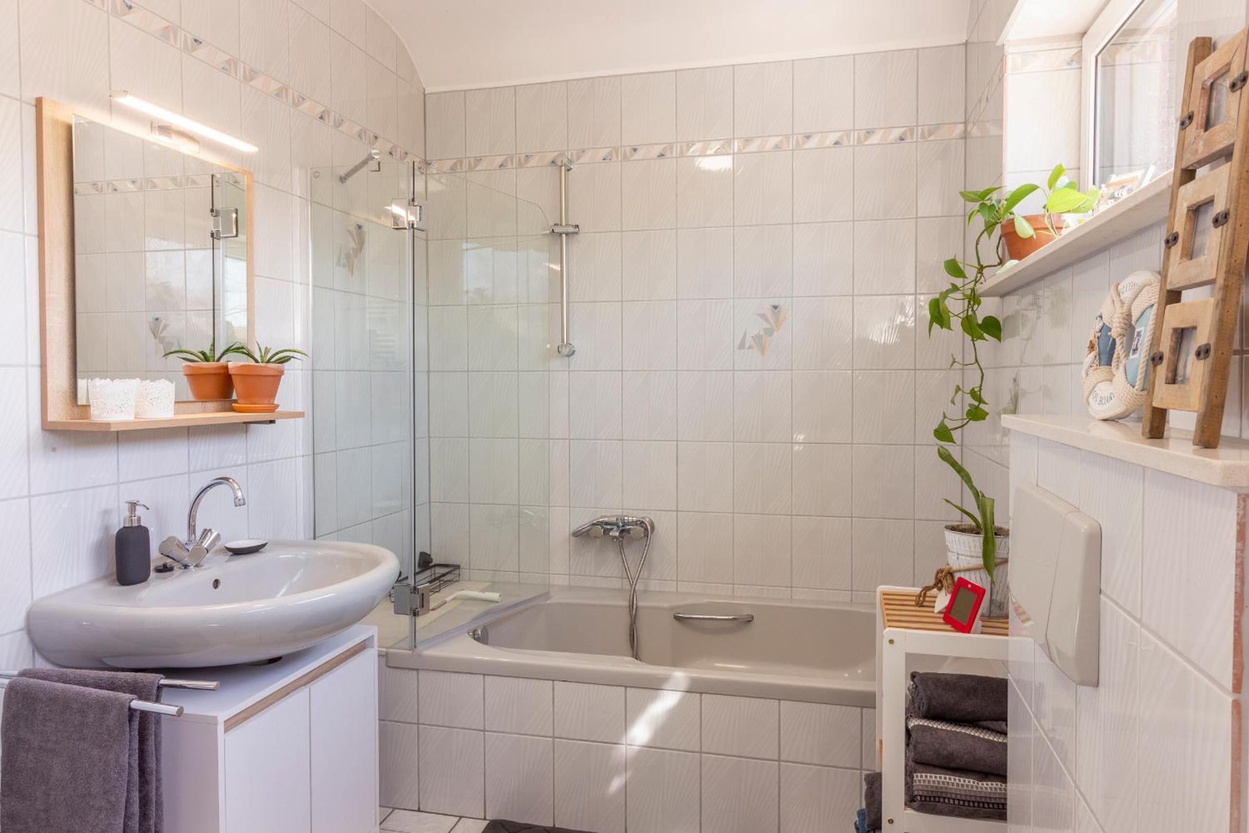 Ferienwohnung Kathis Eifelblick en Simmerath — bathroom