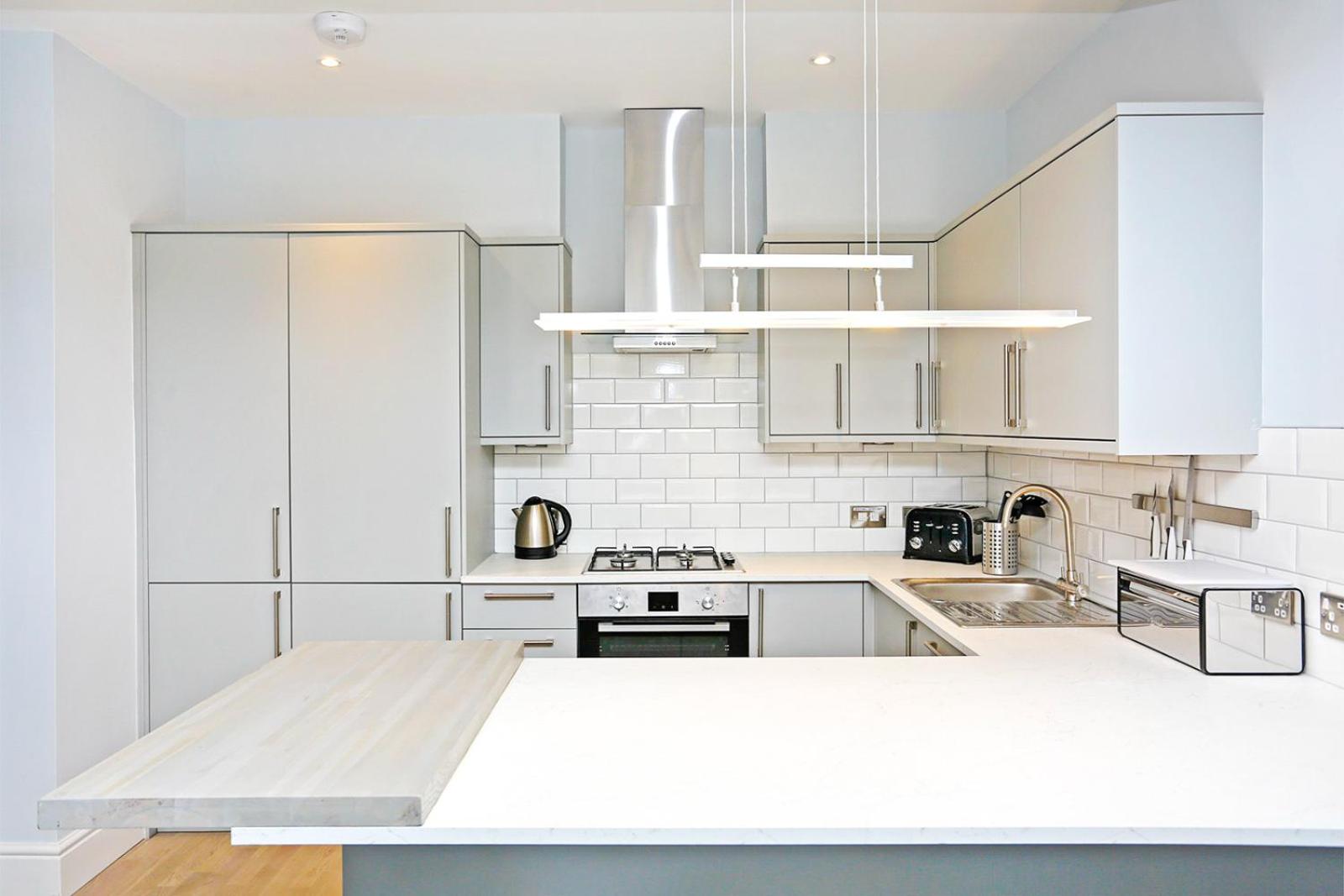 Ultra Modern, Stylish Apartment Next To Princes St view 5
