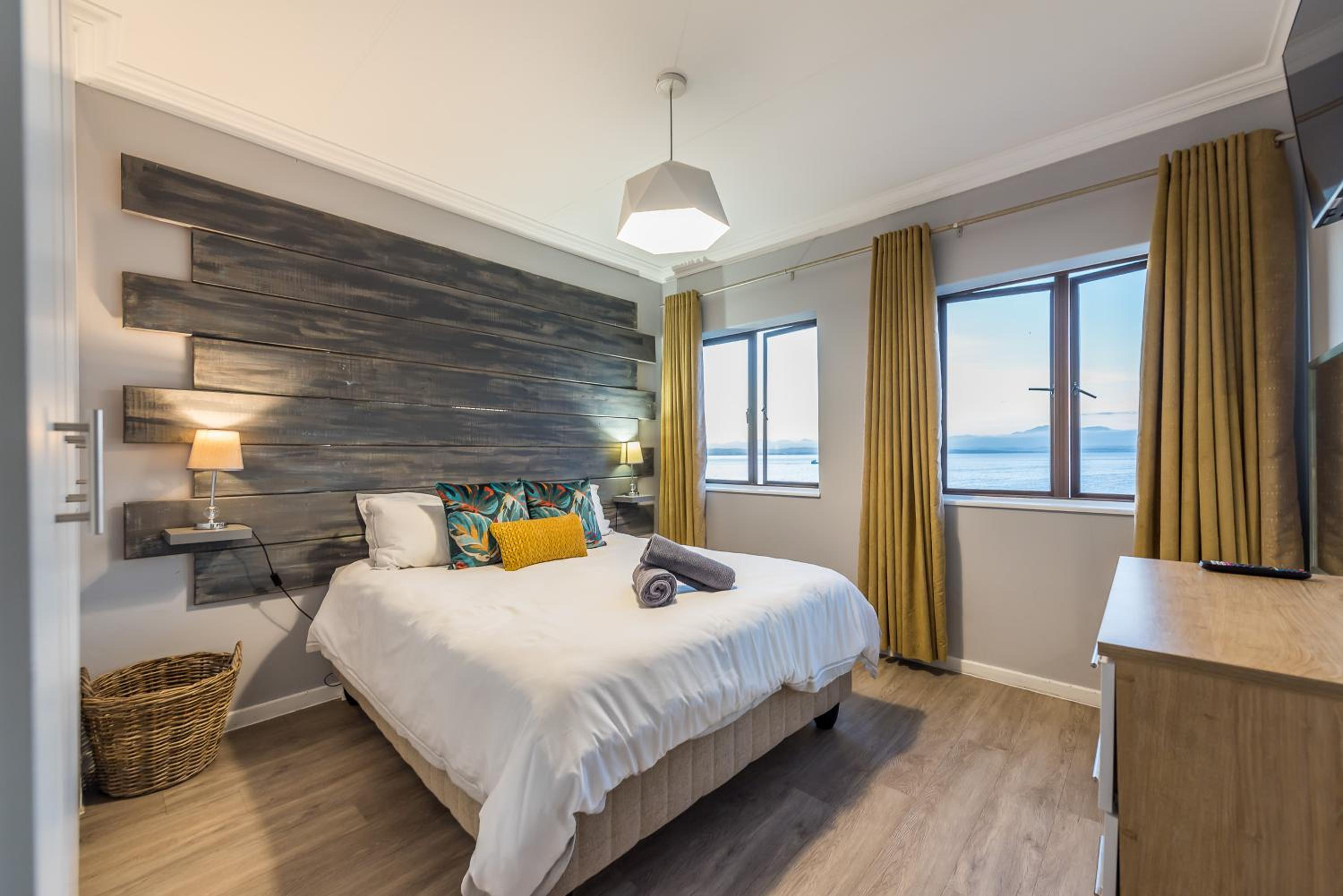Beacon Wharf , George Hay 5 Seafront Accommodation view 3