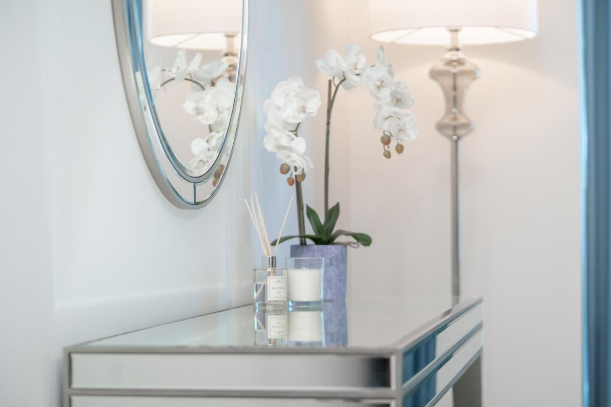 HiGuests - Chic Apt with Spectacular Aerial Sea Views