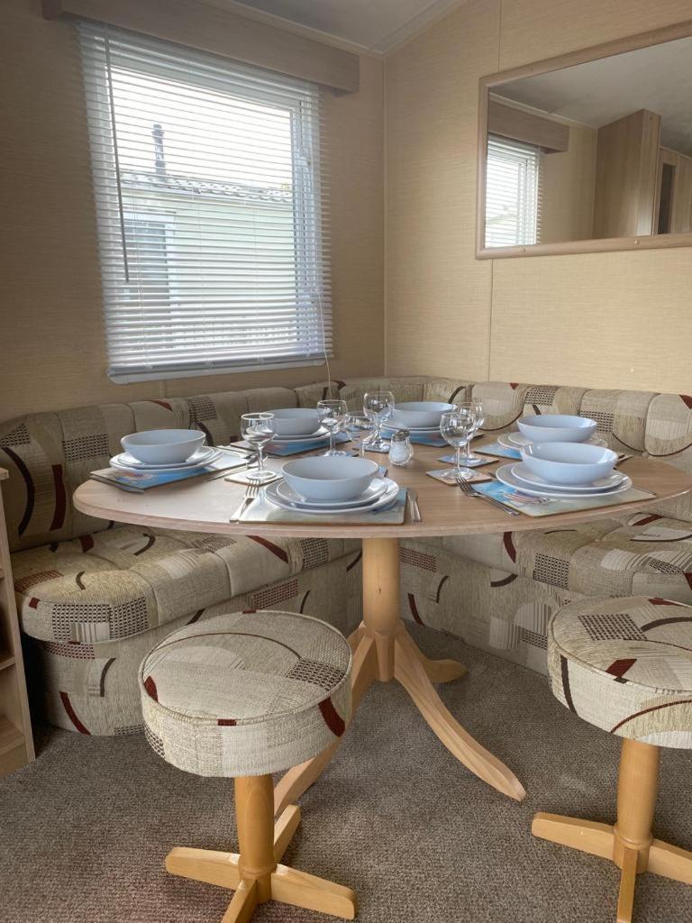 Comfy 2 bed holiday caravan view 2