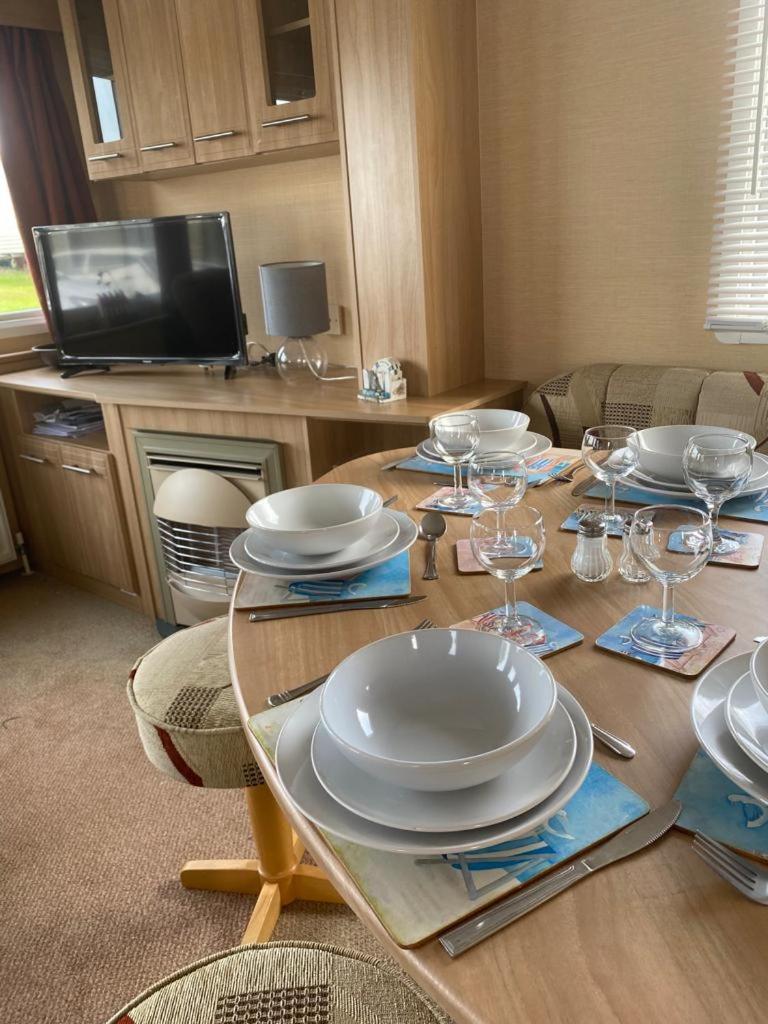 Comfy 2 bed holiday caravan view 3