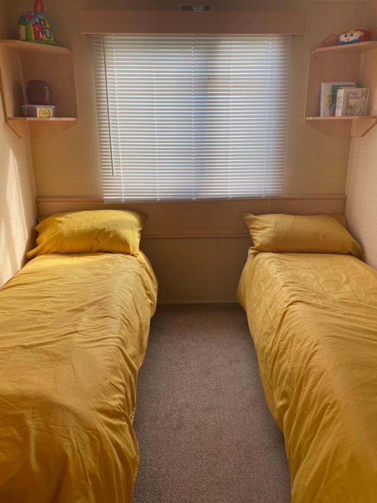 Comfy 2 bed holiday caravan view 4
