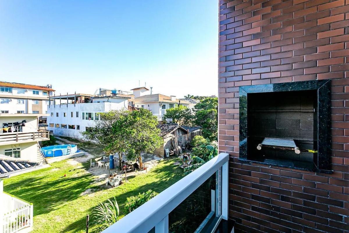 Apto amplo com suíte na praia do Santinho SBR304