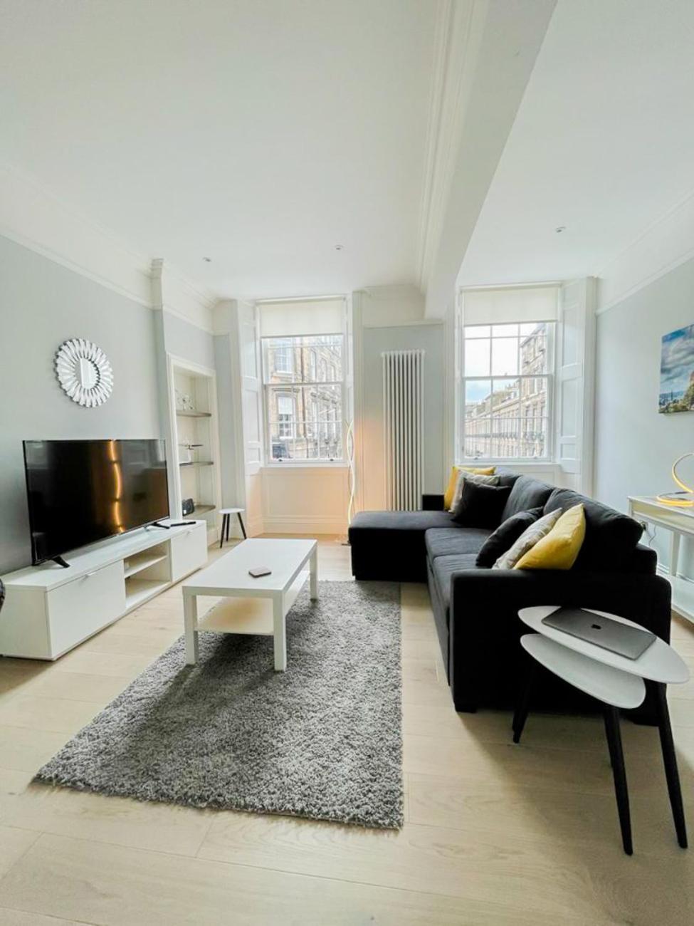 Modern & Spacious 1 Bed Apt, West End