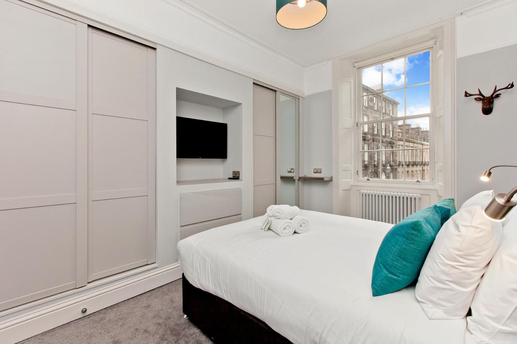 Modern & Spacious 1 Bed Apt, West End