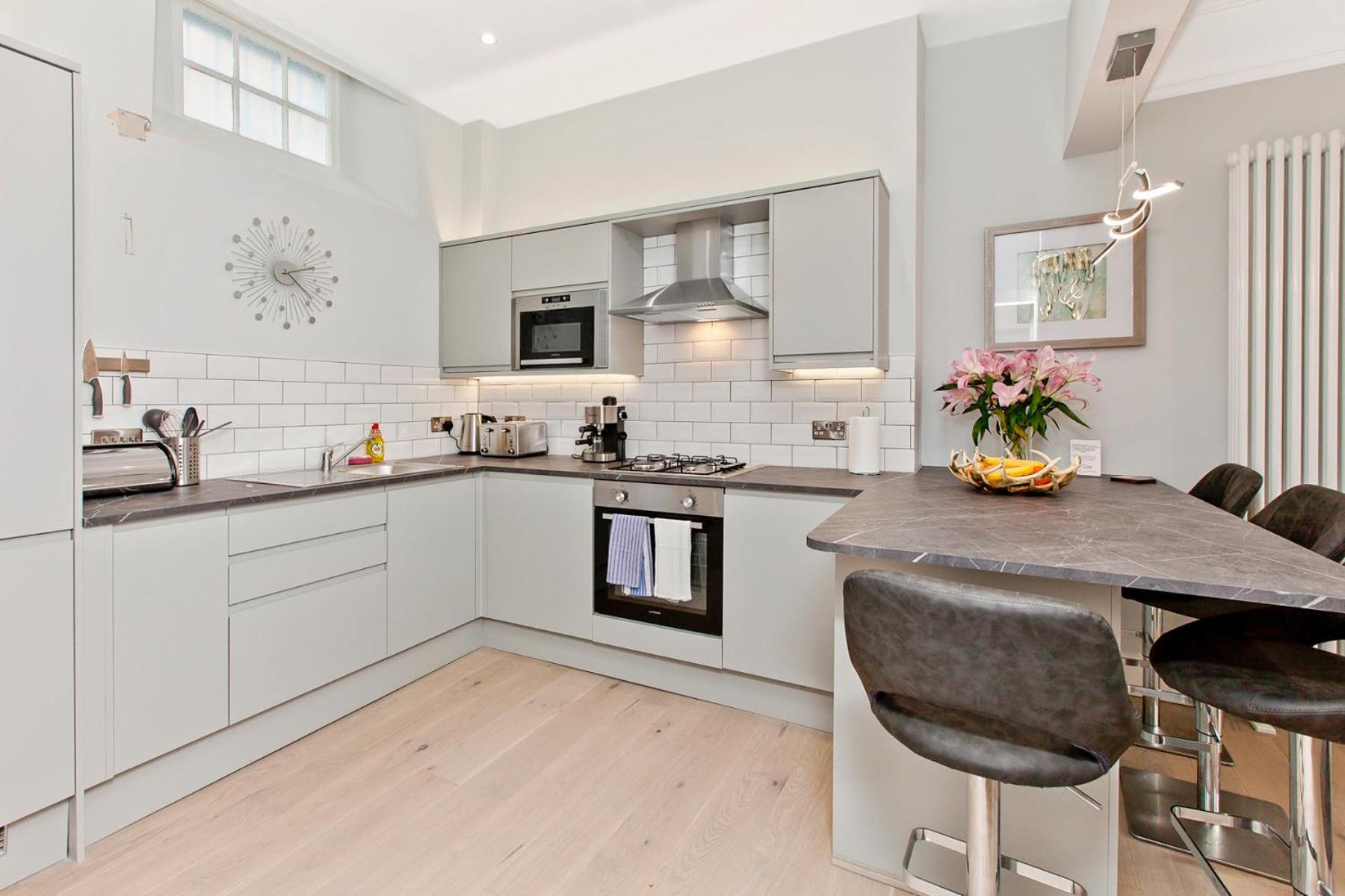 Modern & Spacious 1 Bed Apt, West End