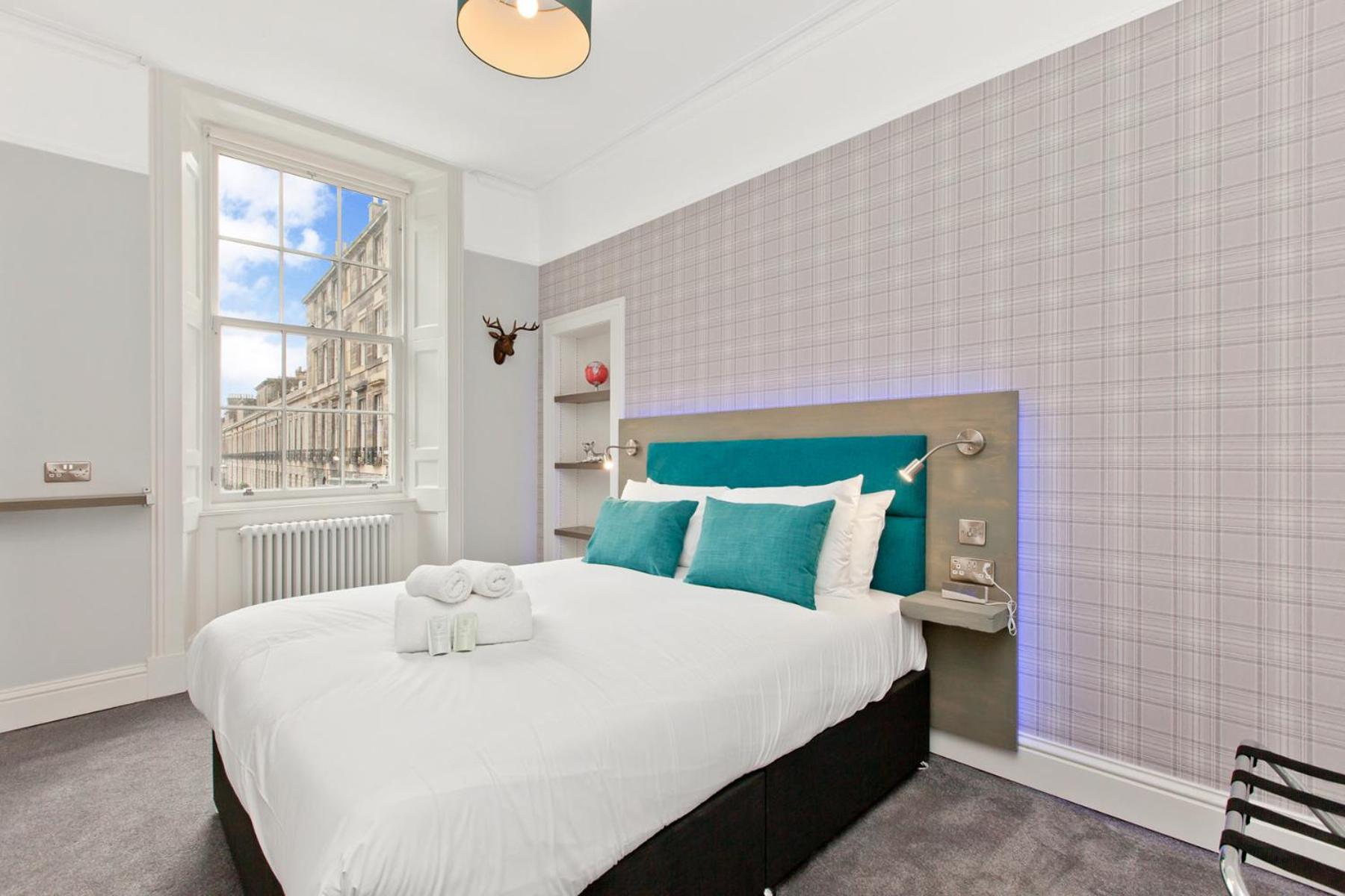 Modern & Spacious 1 Bed Apt, West End