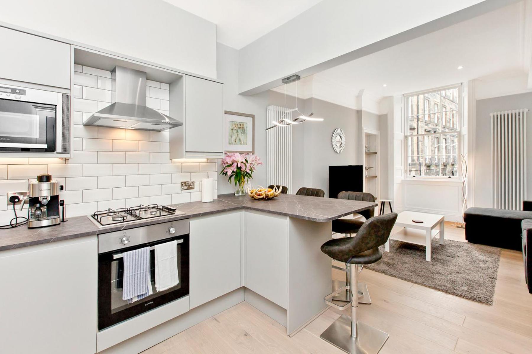 Modern & Spacious 1 Bed Apt, West End