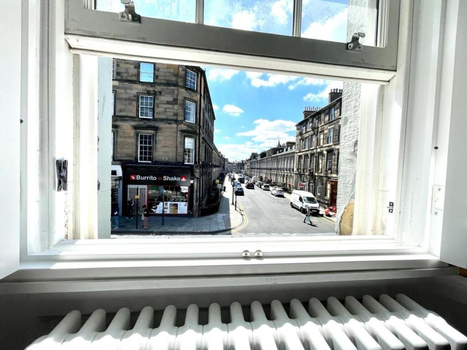 Modern & Spacious 1 Bed Apt, West End