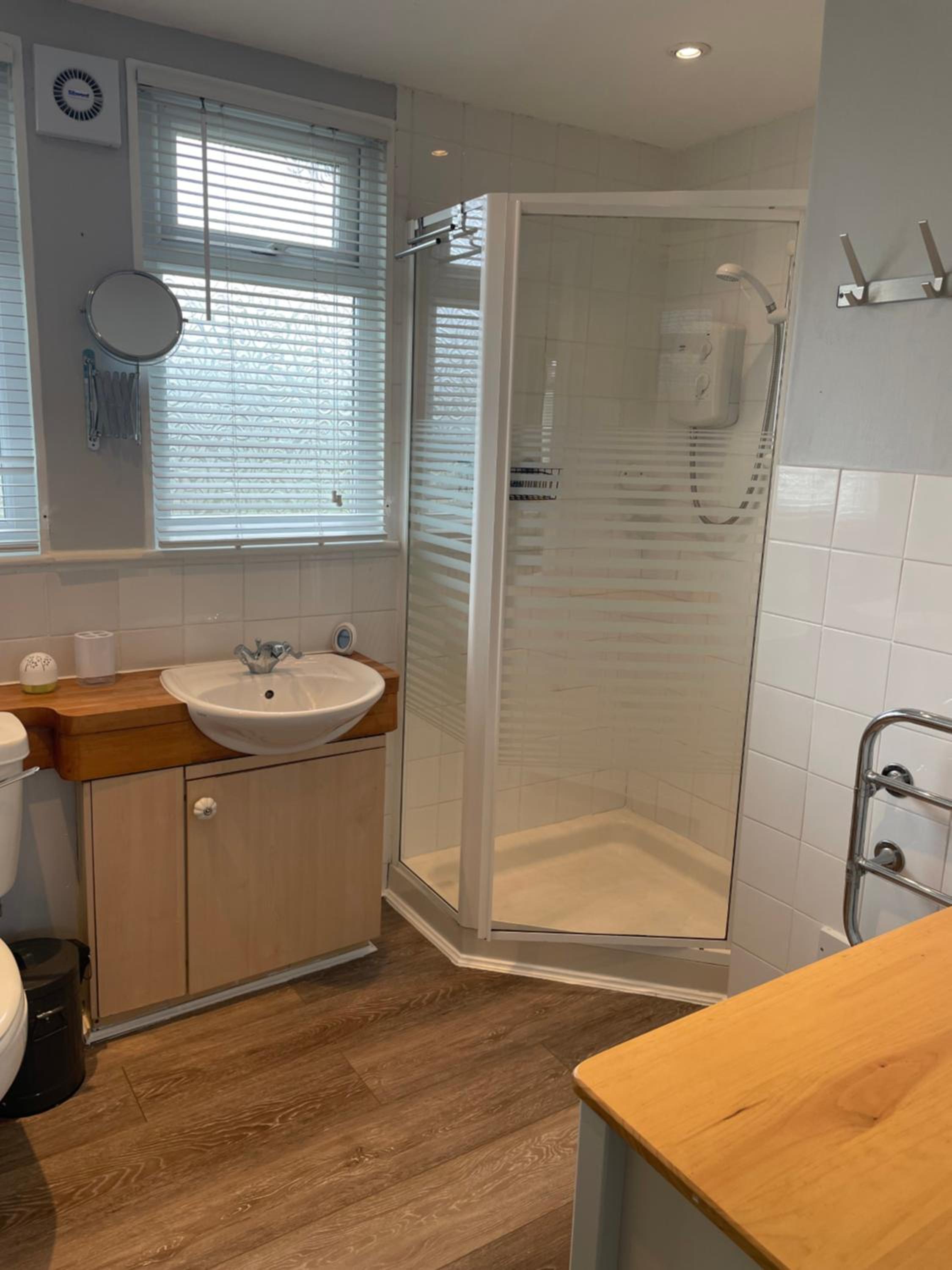 Chalet Bonair Spacious comfortable 2 Bedroom Chalet sleeping 4 Dartmouth view 4