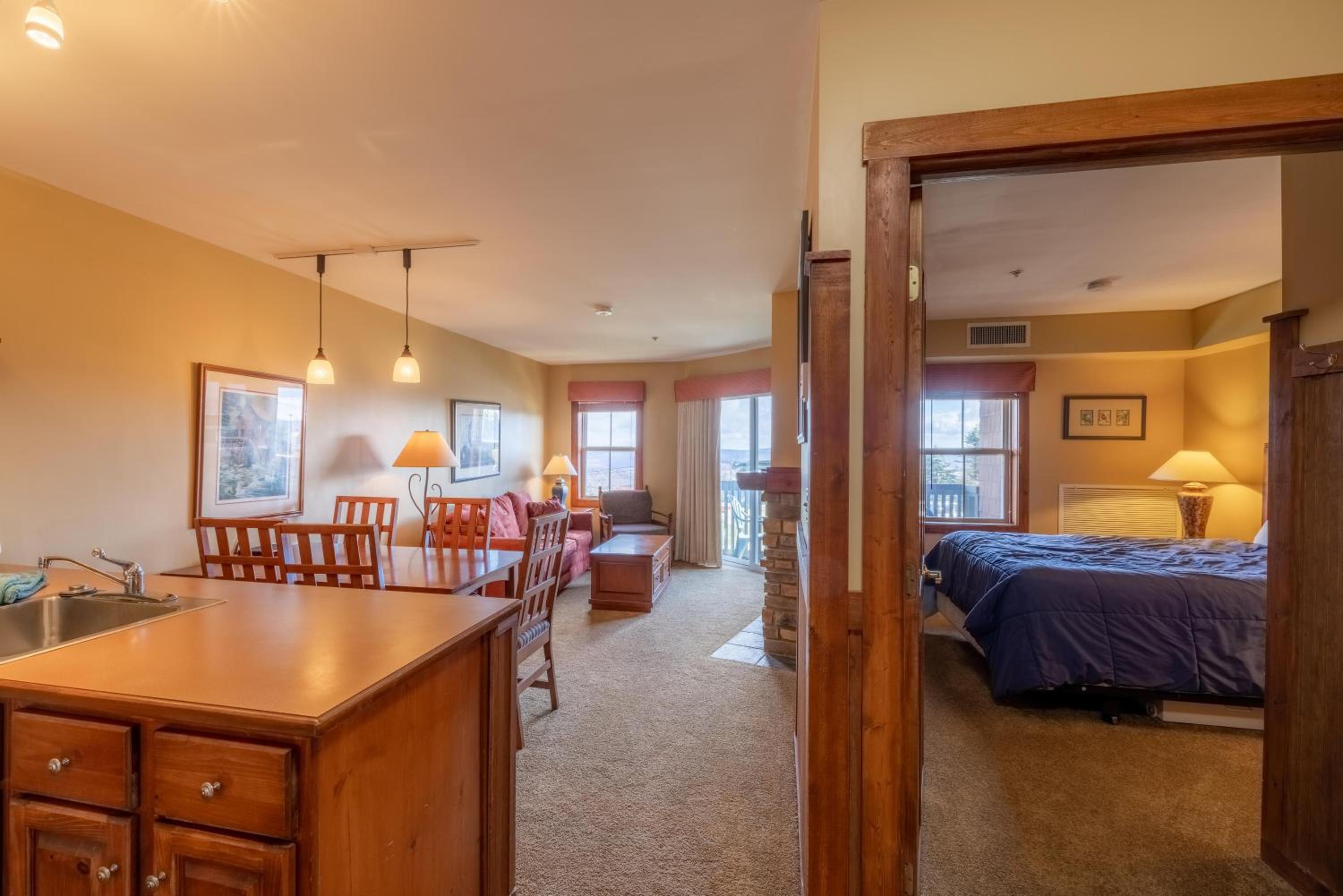 HH207 Ski-inSki-out Condo Hot Tub Sleeps 4 view 3