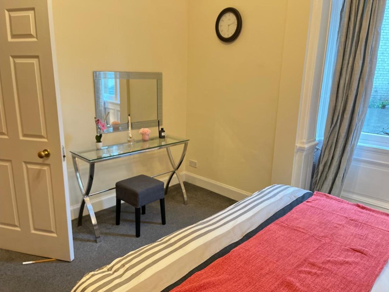 Royal Mile Mansions 2 Bedroom - Edinburgh City Centre