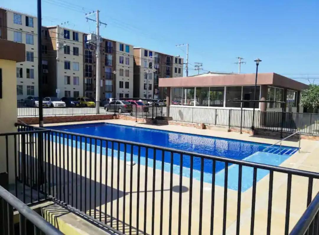 Apartamento amoblado Conjunto Cerrado con piscina view 2