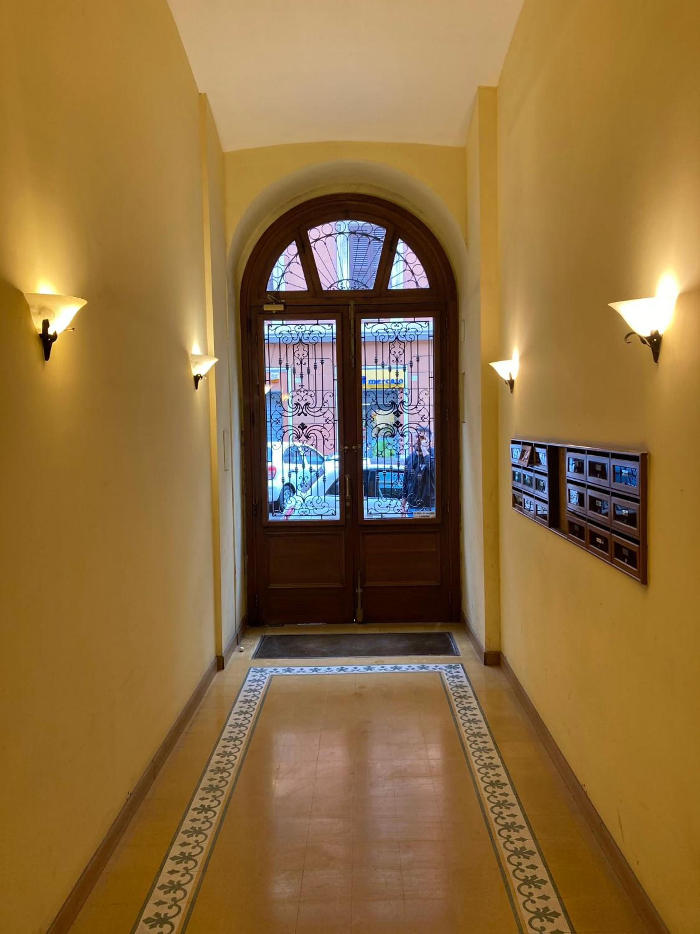 Sunny flat near Villa Borghese