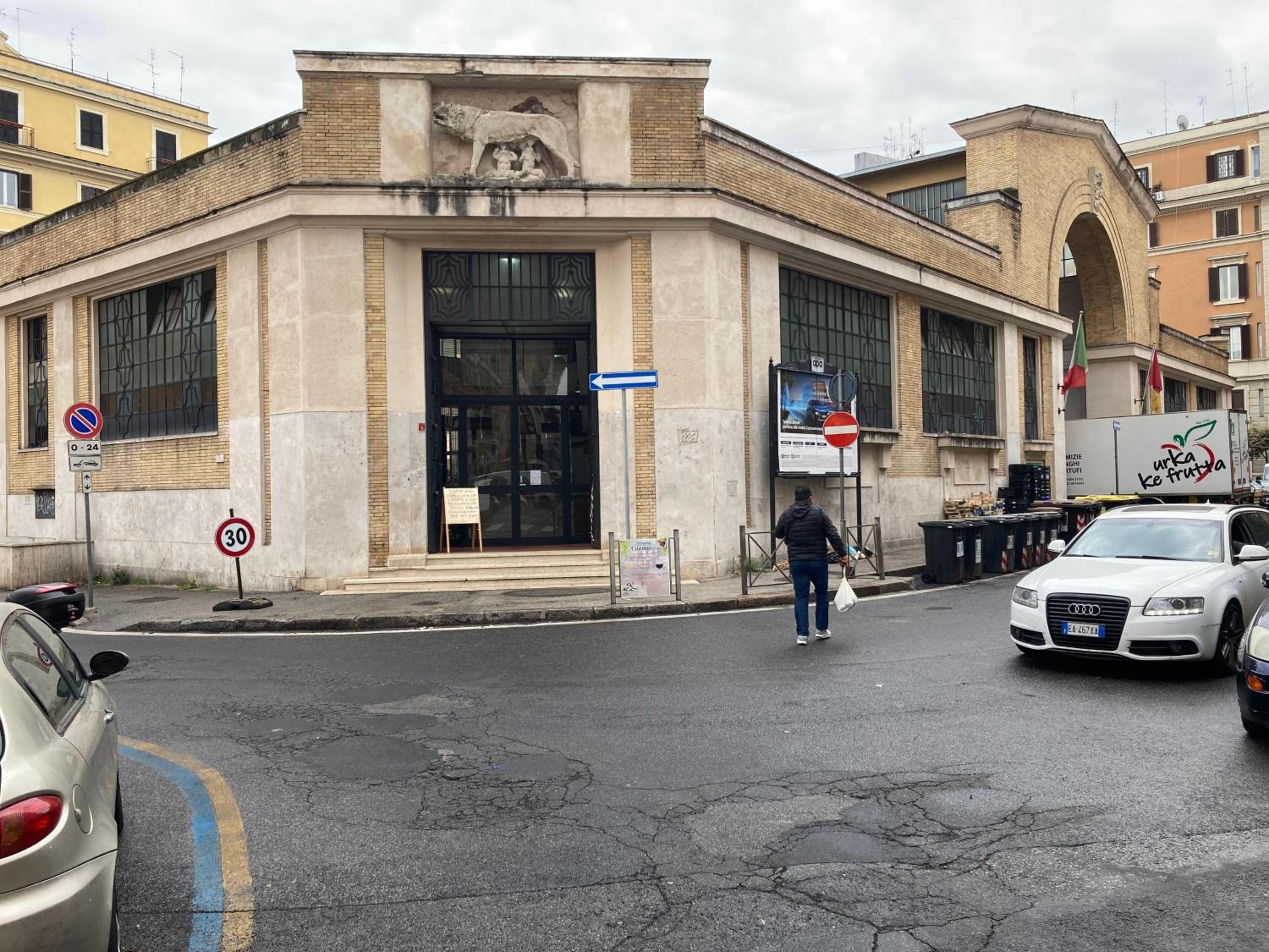 Sunny flat near Villa Borghese