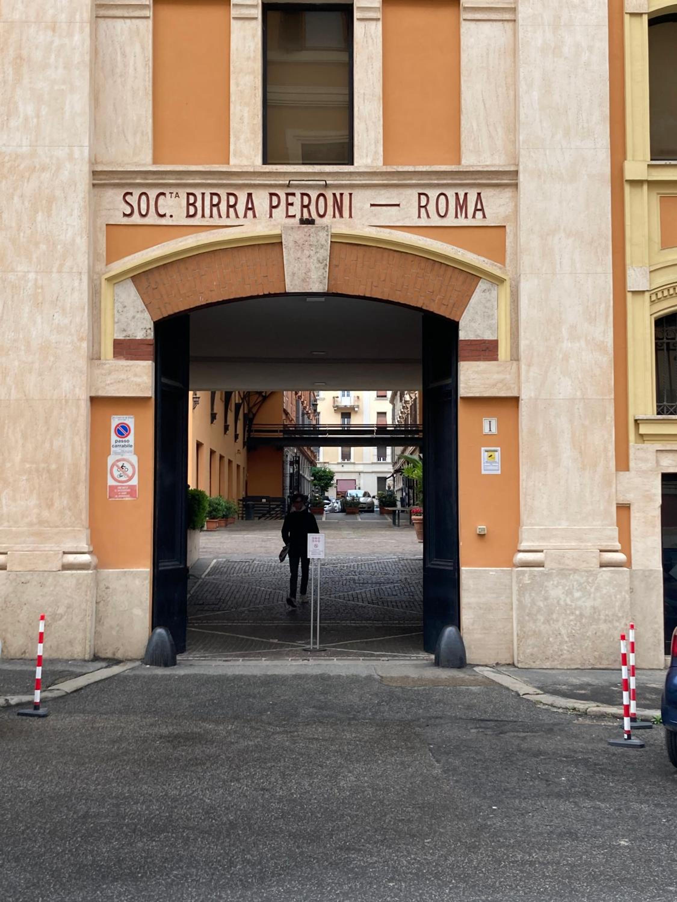 Sunny flat near Villa Borghese