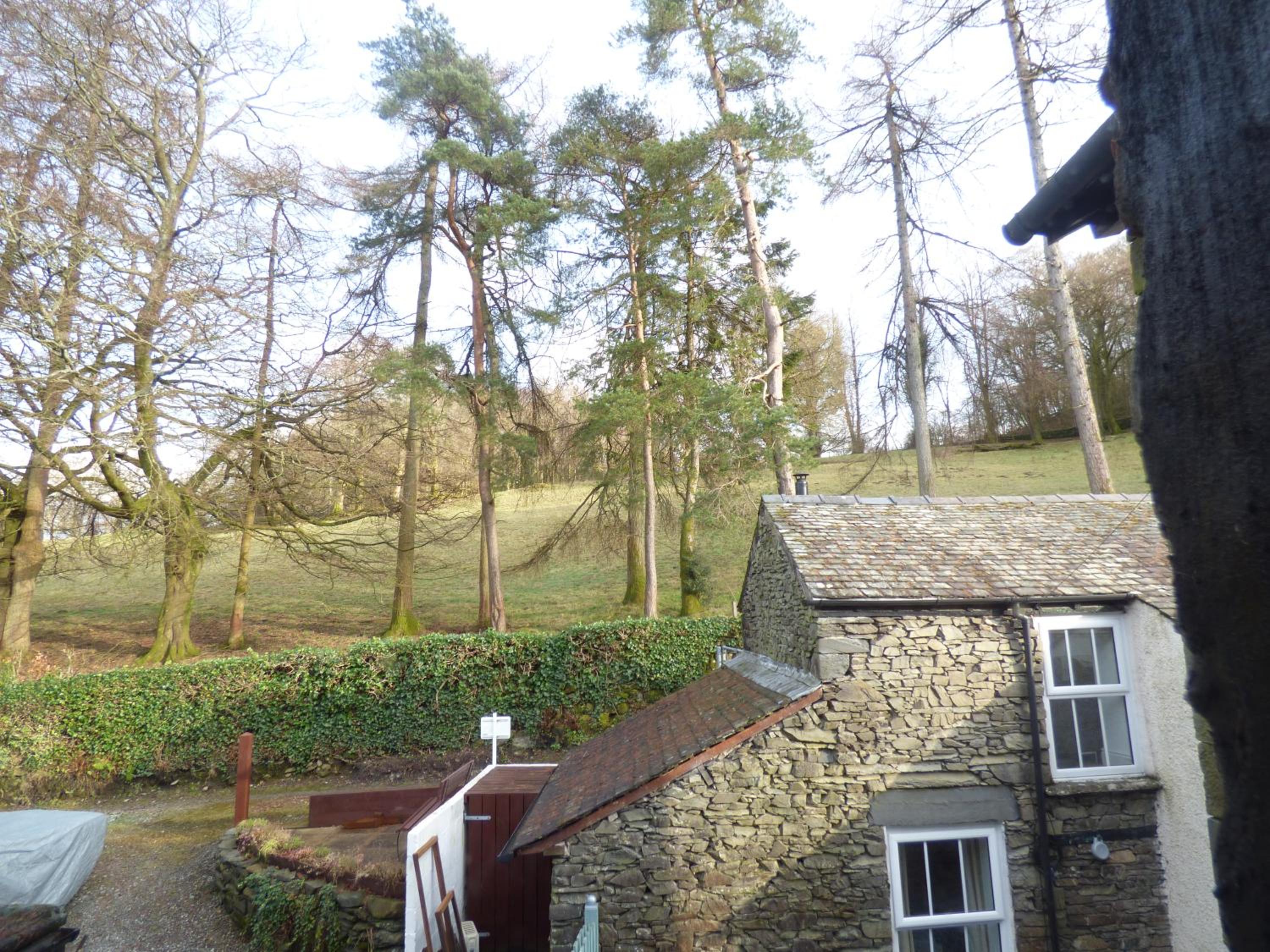 Great location, quiet yet 5 mins to Bowness centre with walks from the door and parking view 4
