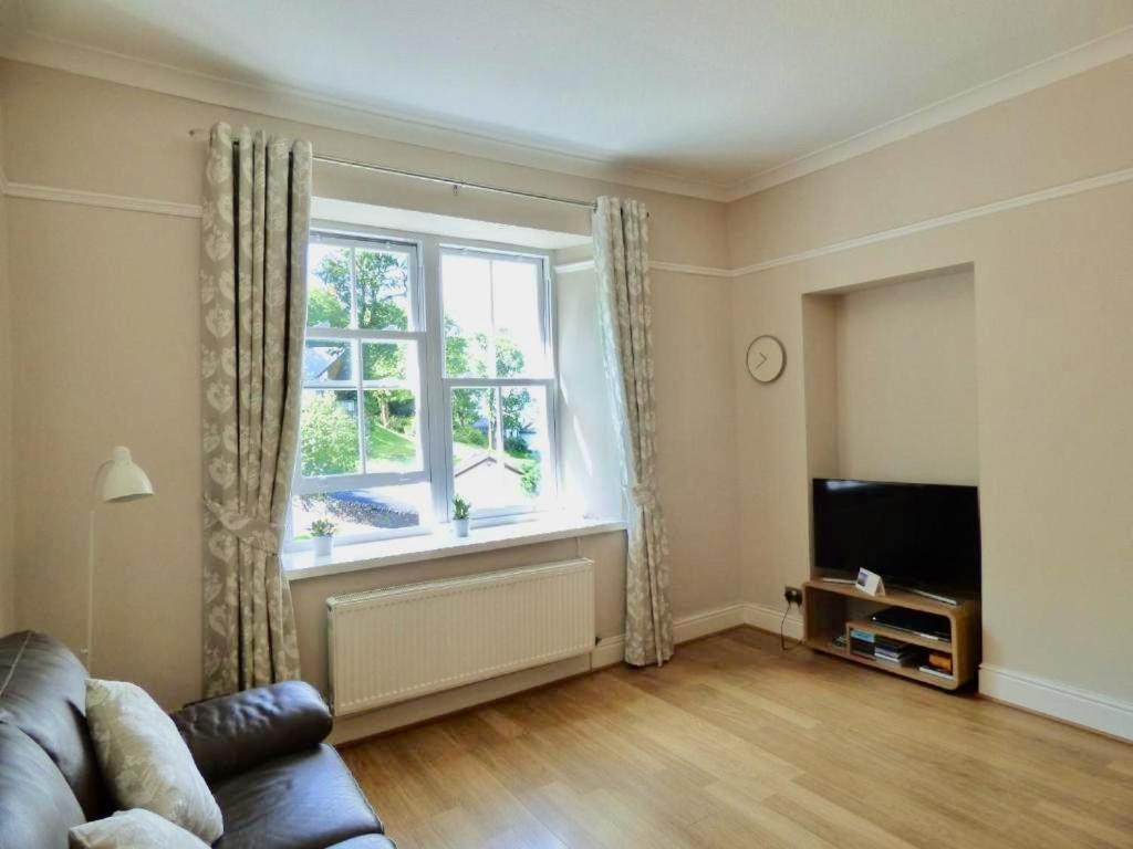 Great location, quiet yet 5 mins to Bowness centre with walks from the door and parking view 5