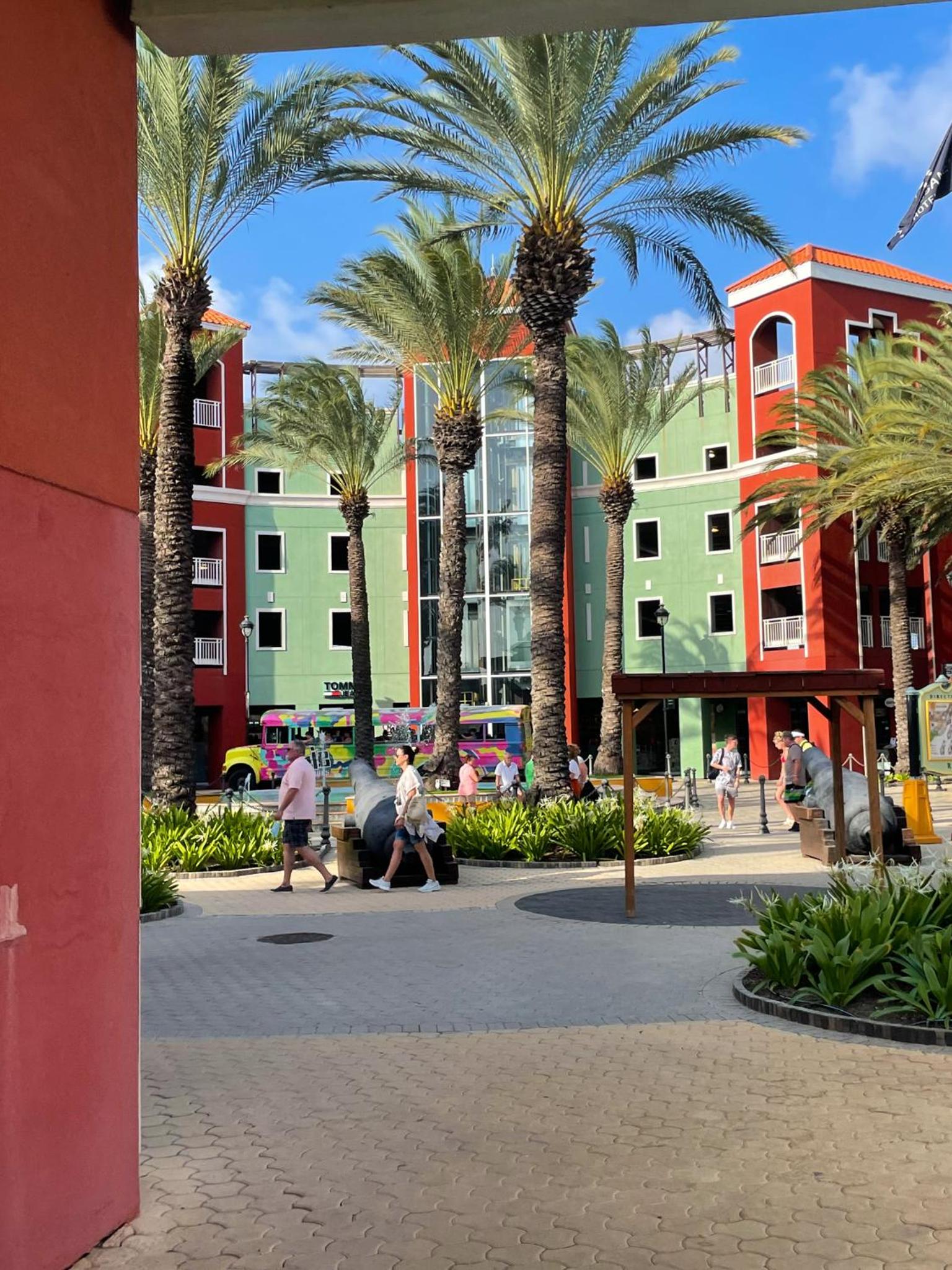 Hotel Hibiscus Beach House - Image 1