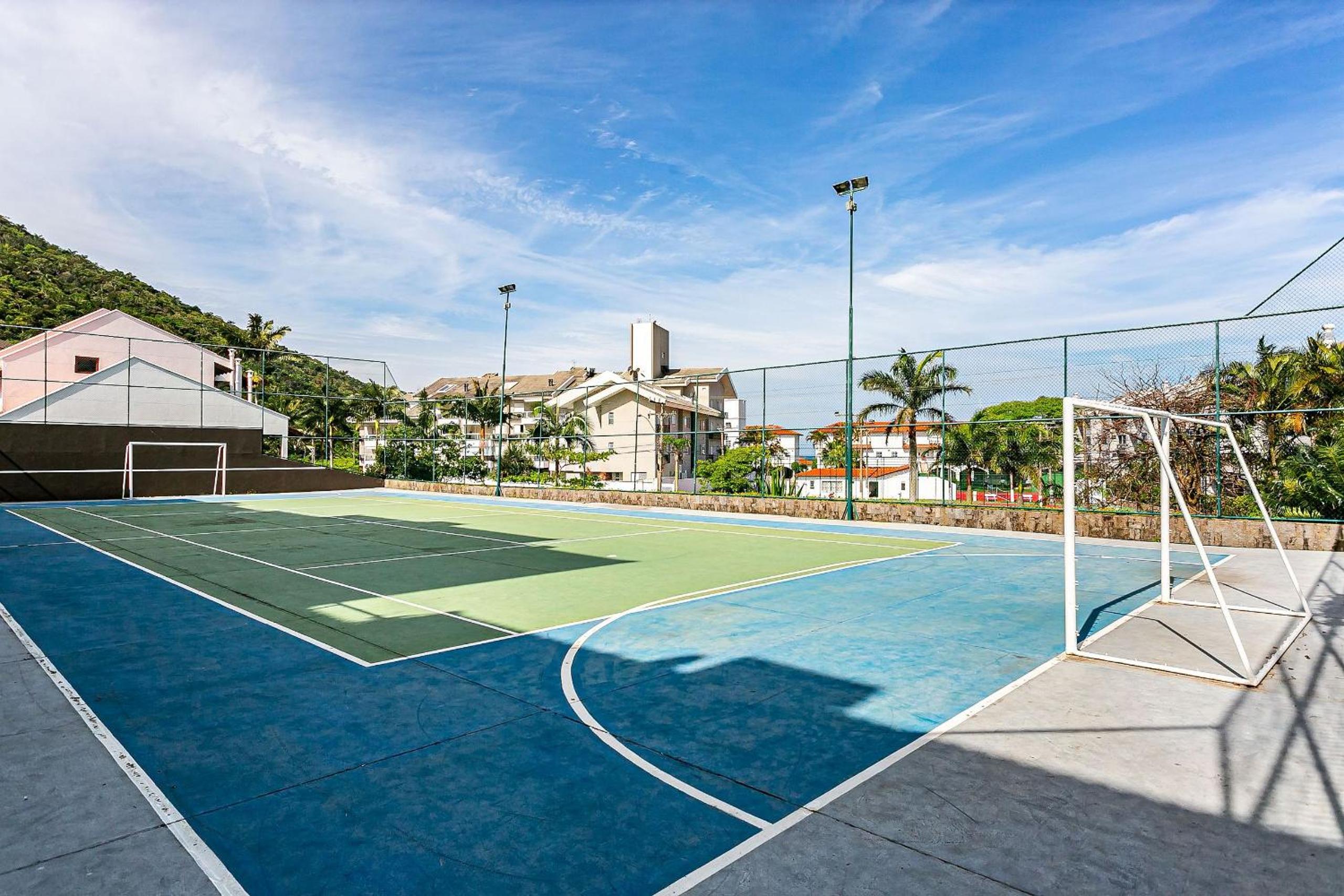 Apt w balcony and barbecue 260m Praia Brava COI302