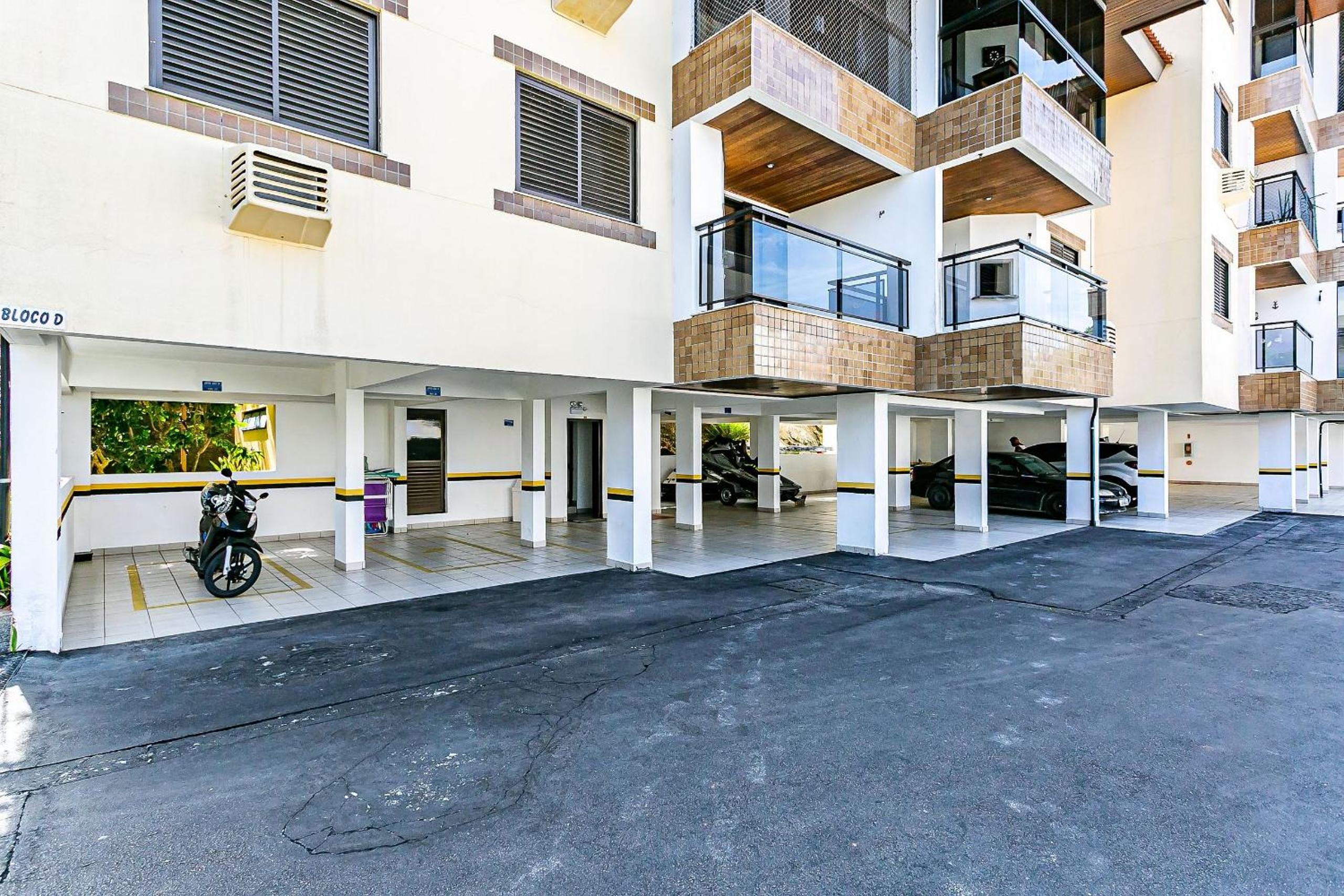 Apt w balcony and barbecue 260m Praia Brava COI302